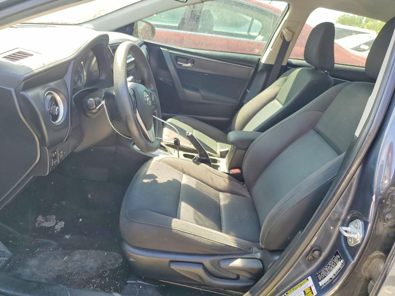 2018 Toyota Corolla Le Синий vin: 5YFBURHE2JP809797