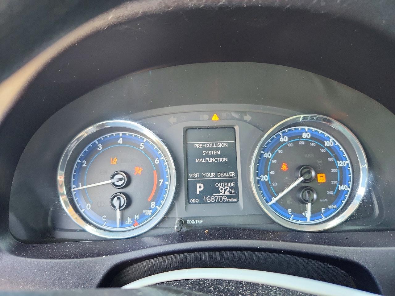 2018 Toyota Corolla Le Синий vin: 5YFBURHE2JP809797