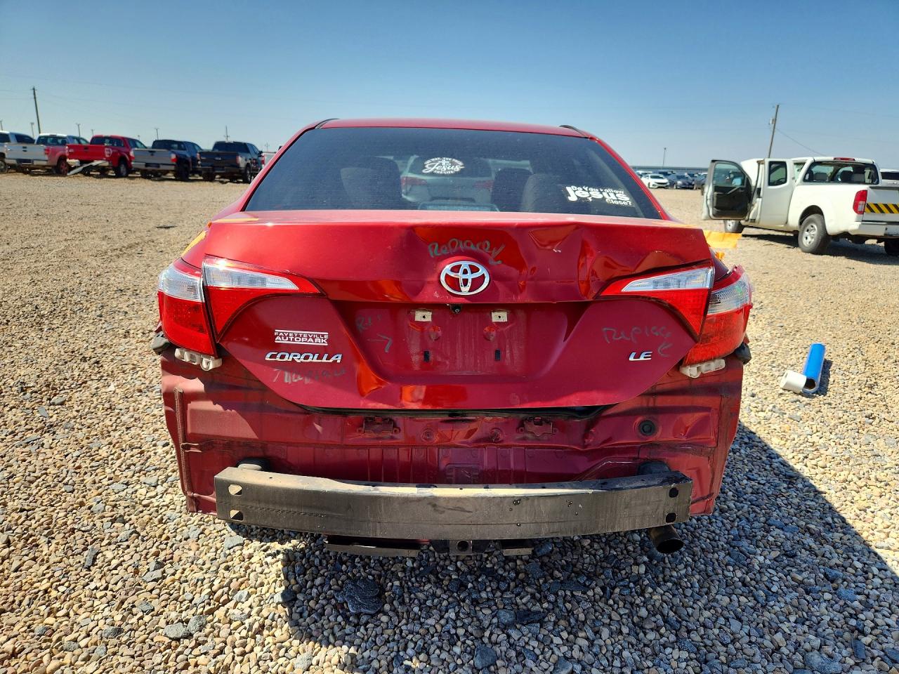 2014 Toyota Corolla Le Plus Red vin: 5YFBURHE3EP040197