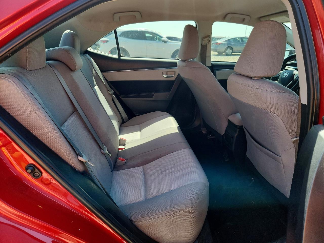 2014 Toyota Corolla Le Plus Red vin: 5YFBURHE3EP040197