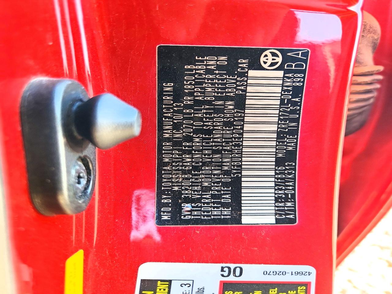 2014 Toyota Corolla Le Plus Red vin: 5YFBURHE3EP040197