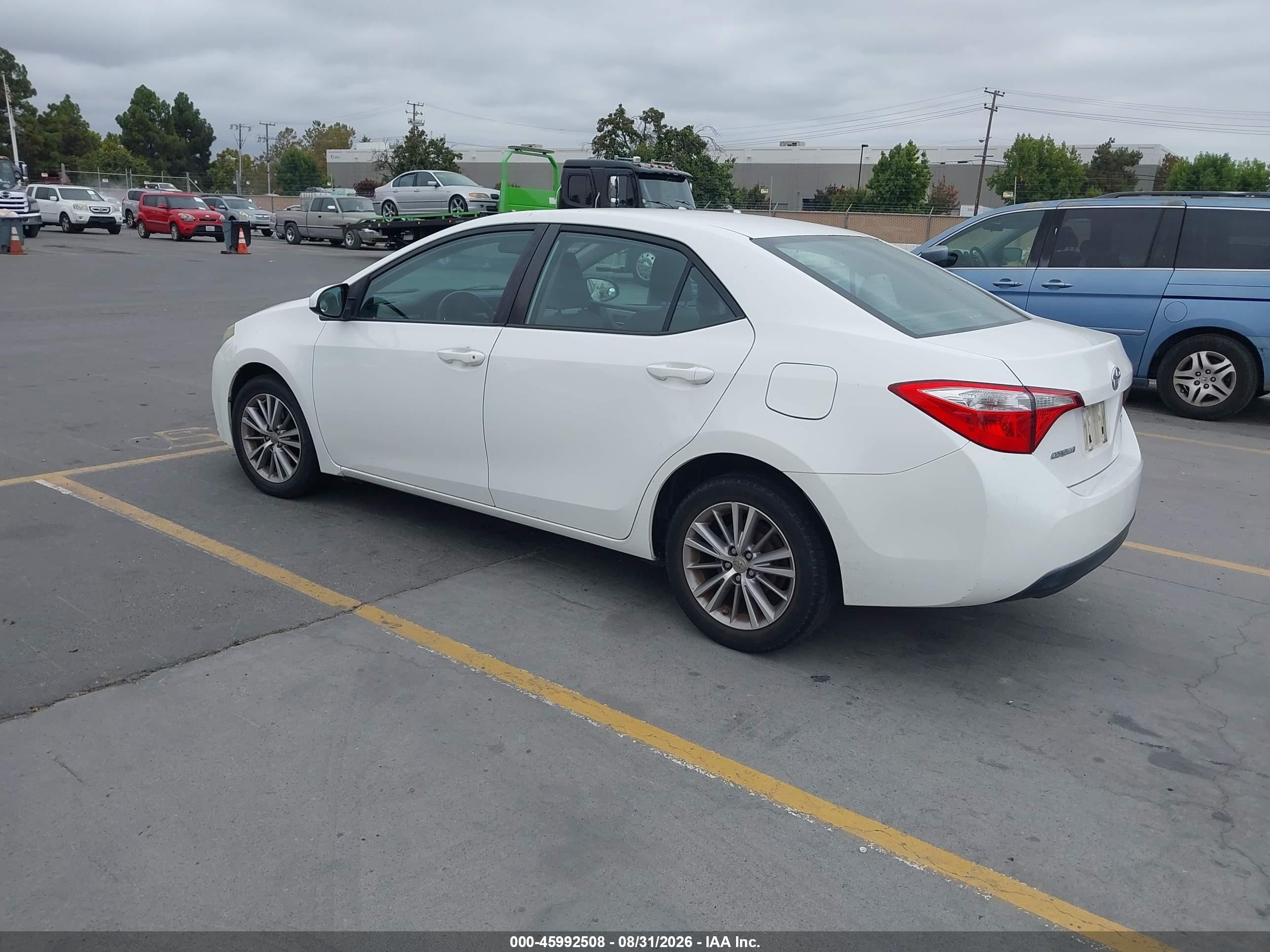 2014 Toyota Corolla Le Plus White vin: 5YFBURHE3EP046291