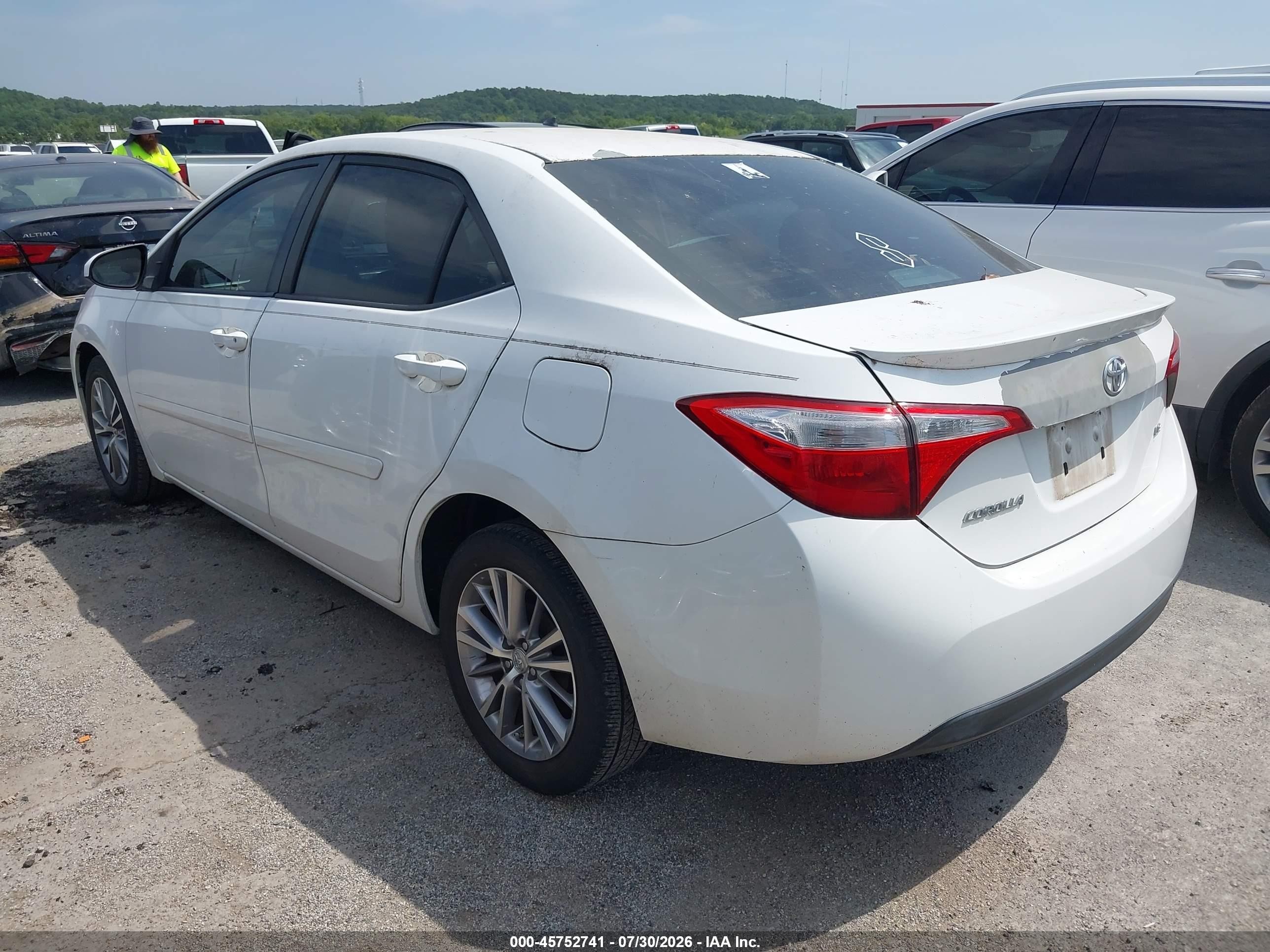 2014 Toyota Corolla Le Plus White vin: 5YFBURHE3EP052284