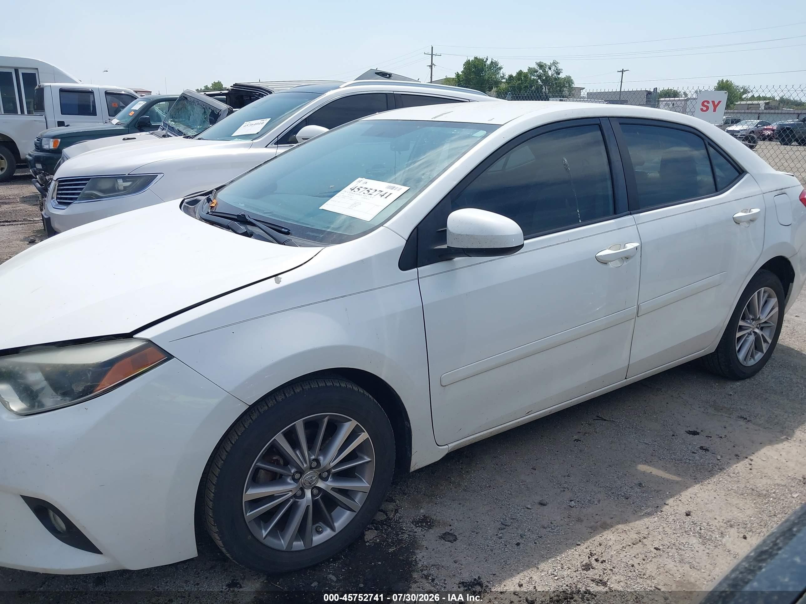 2014 Toyota Corolla Le Plus White vin: 5YFBURHE3EP052284
