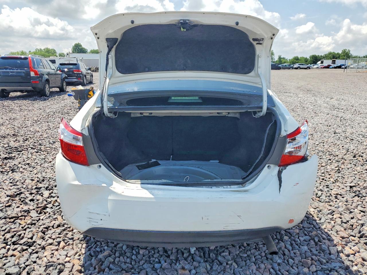 2014 Toyota Corolla S Plus White vin: 5YFBURHE3EP103654