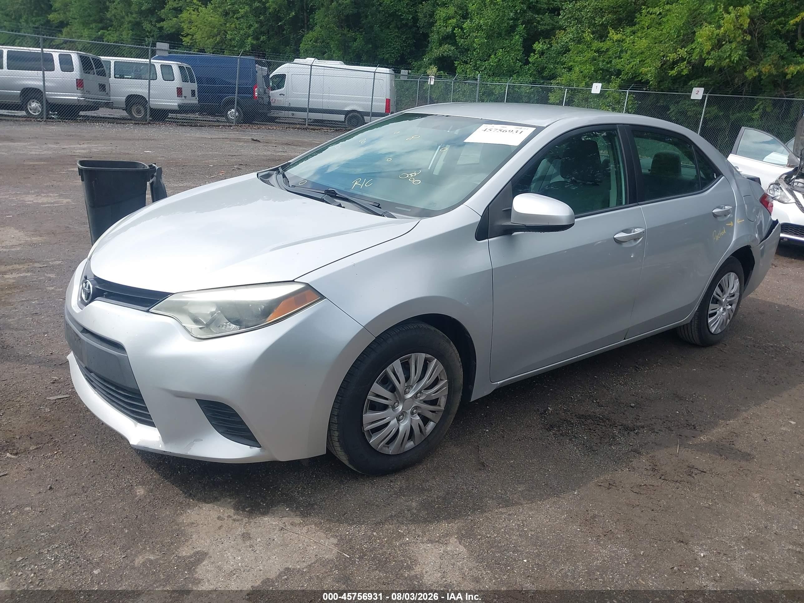2014 Toyota Corolla L Silver vin: 5YFBURHE3EP135553