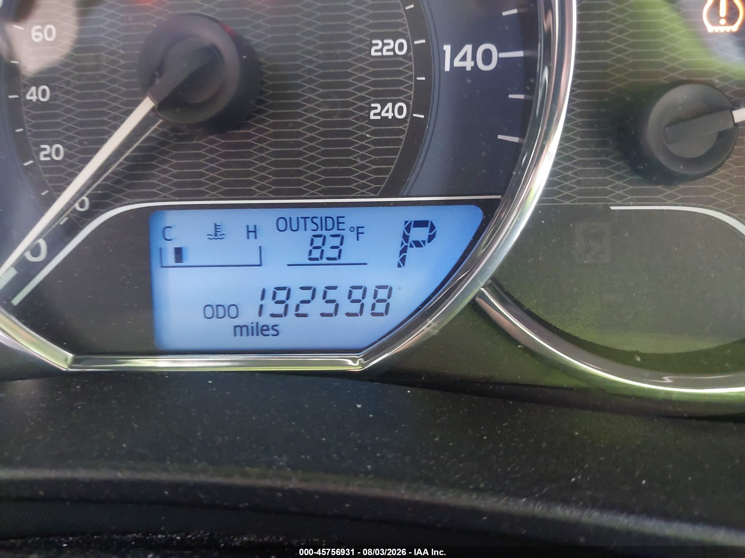 2014 Toyota Corolla L Silver vin: 5YFBURHE3EP135553