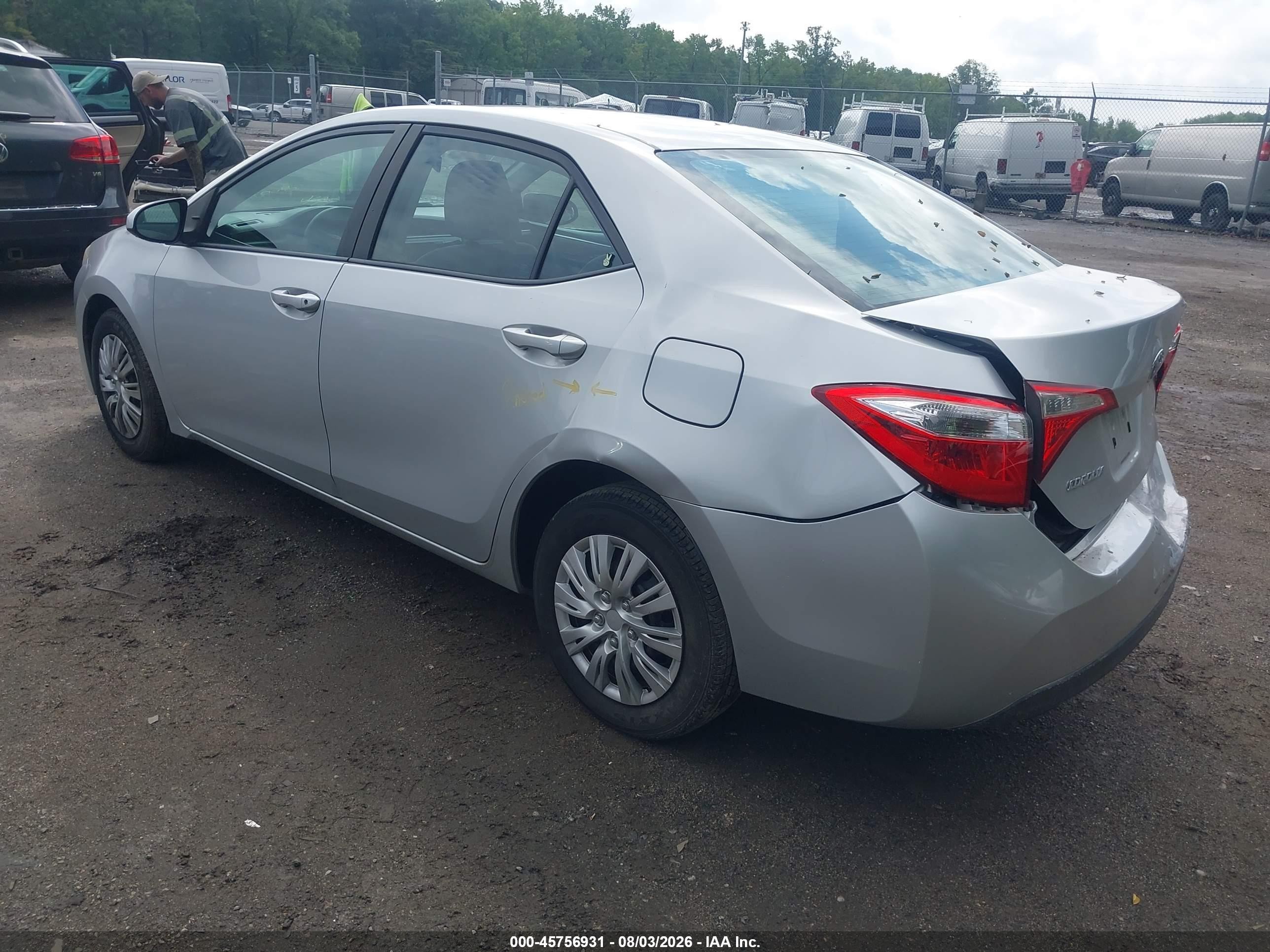 2014 Toyota Corolla L Silver vin: 5YFBURHE3EP135553