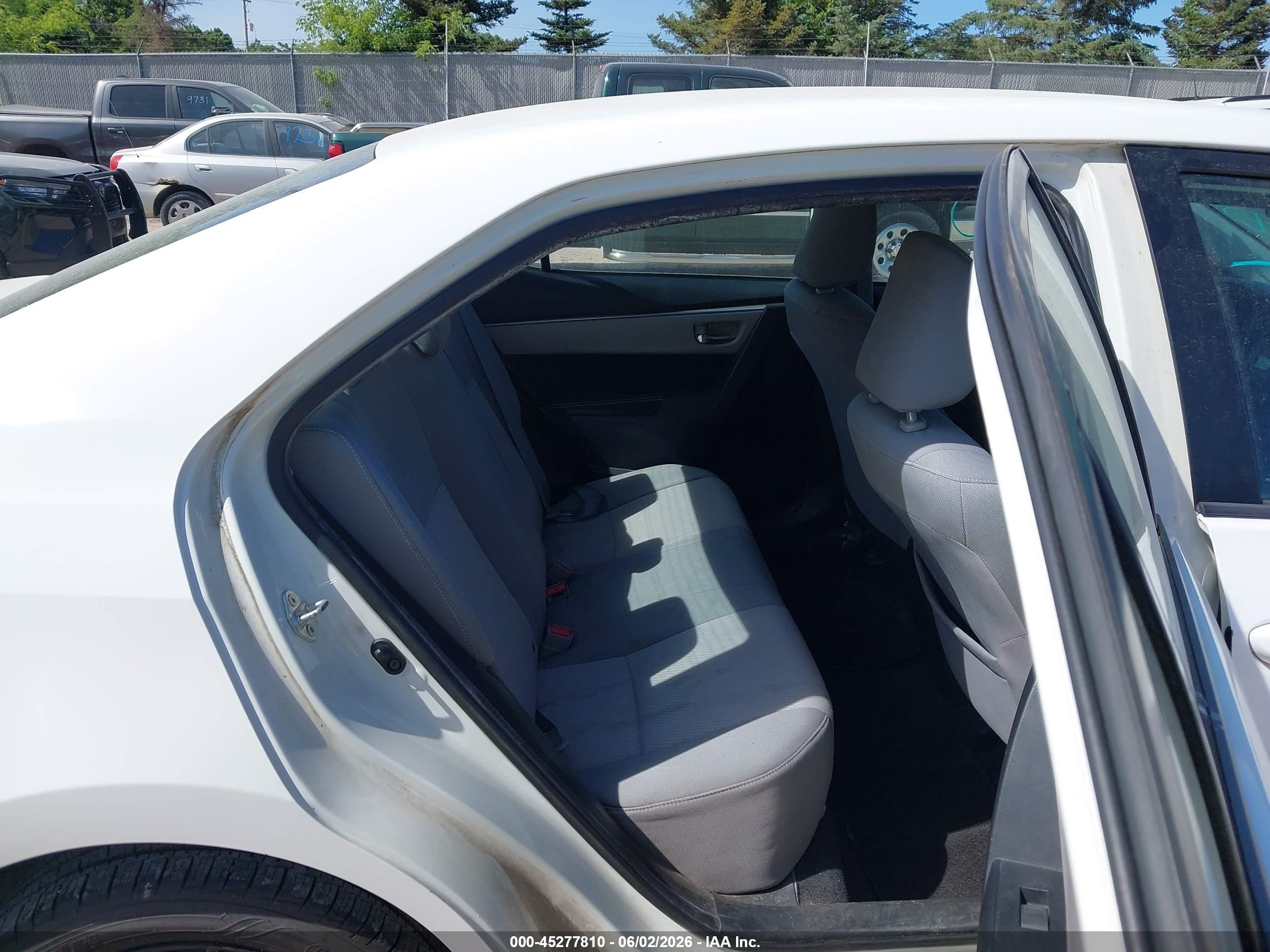 2014 Toyota Corolla Le White vin: 5YFBURHE3EP140347