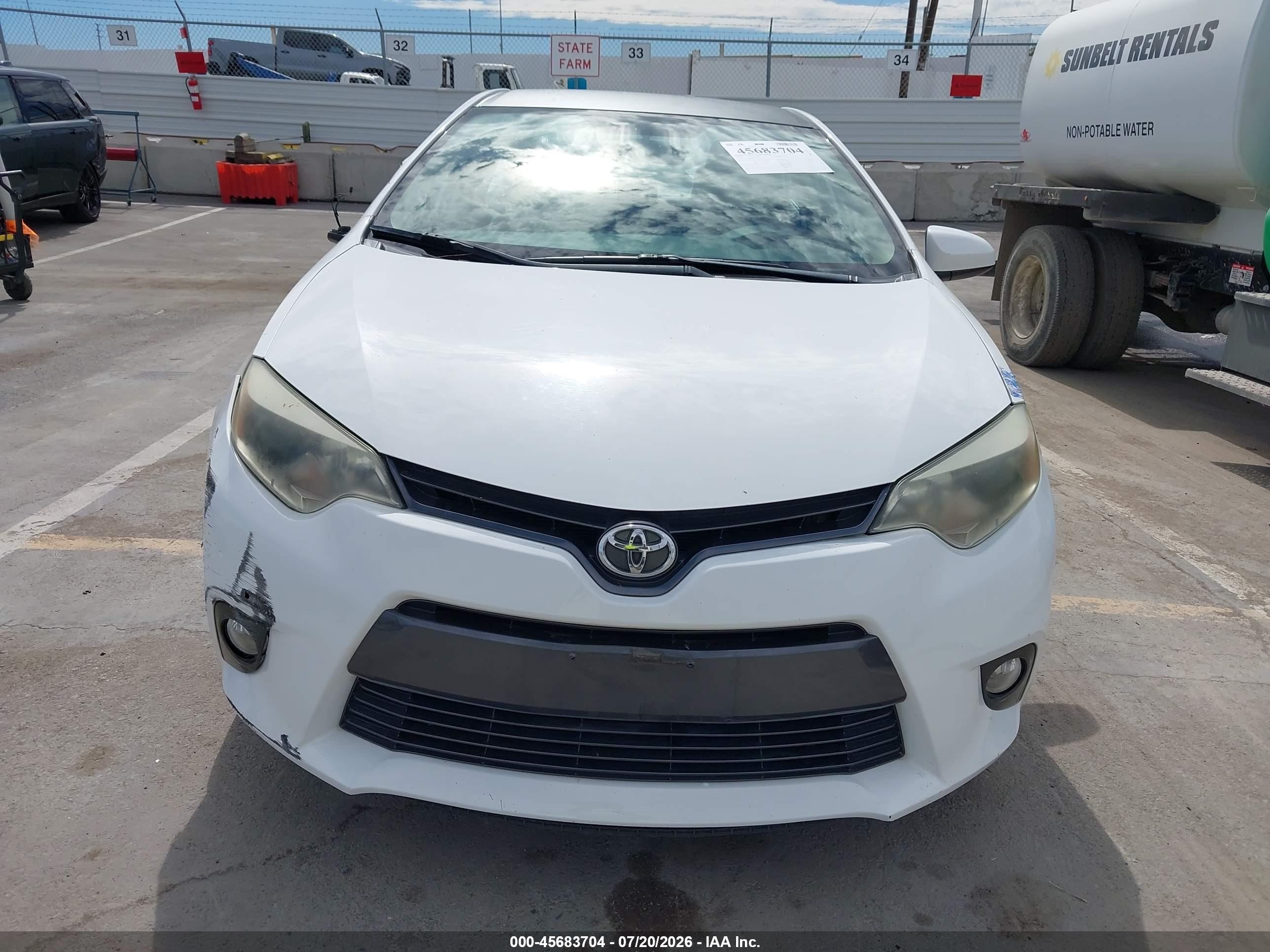 2015 Toyota Corolla Le Plus White vin: 5YFBURHE3FP196211