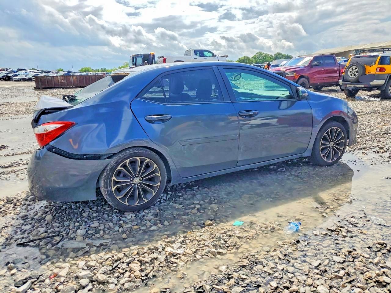 2015 Toyota Corolla S Plus Синий vin: 5YFBURHE3FP198752
