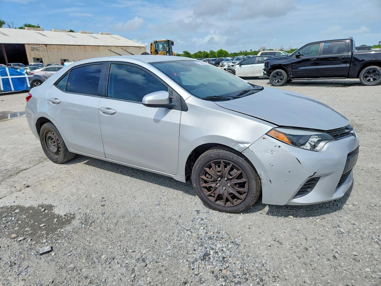 2015 Toyota Corolla Le Silver vin: 5YFBURHE3FP224346