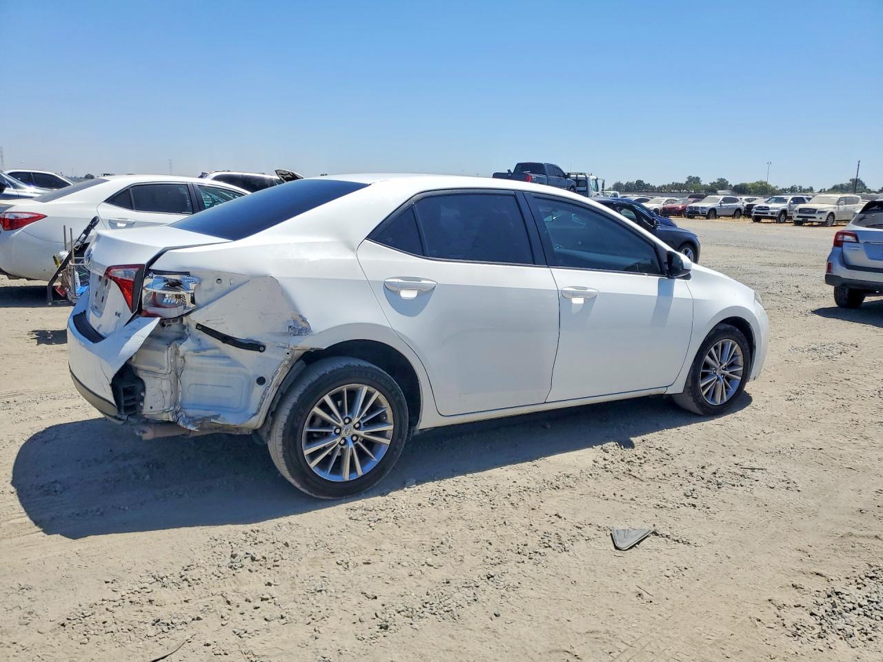 2015 Toyota Corolla Le Plus White vin: 5YFBURHE3FP225562