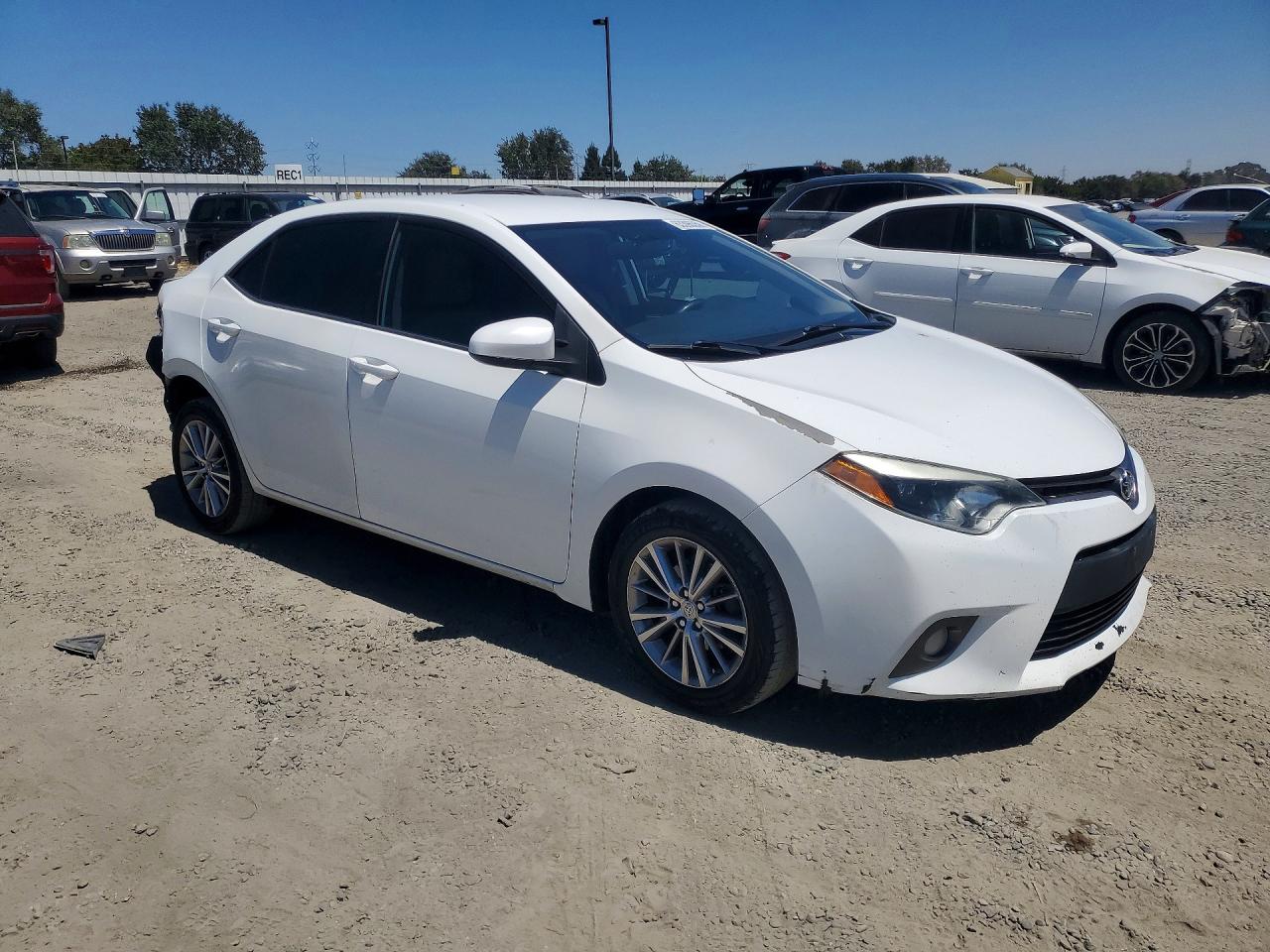 2015 Toyota Corolla Le Plus White vin: 5YFBURHE3FP225562