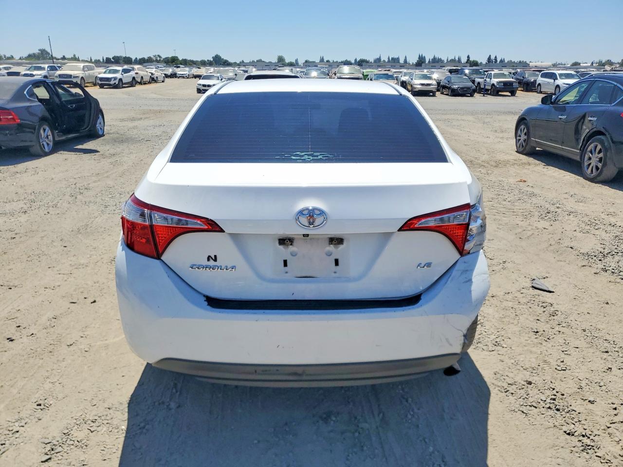2015 Toyota Corolla Le Plus White vin: 5YFBURHE3FP225562