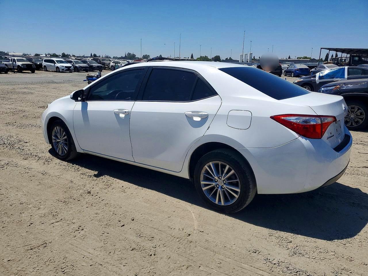 2015 Toyota Corolla Le Plus White vin: 5YFBURHE3FP225562