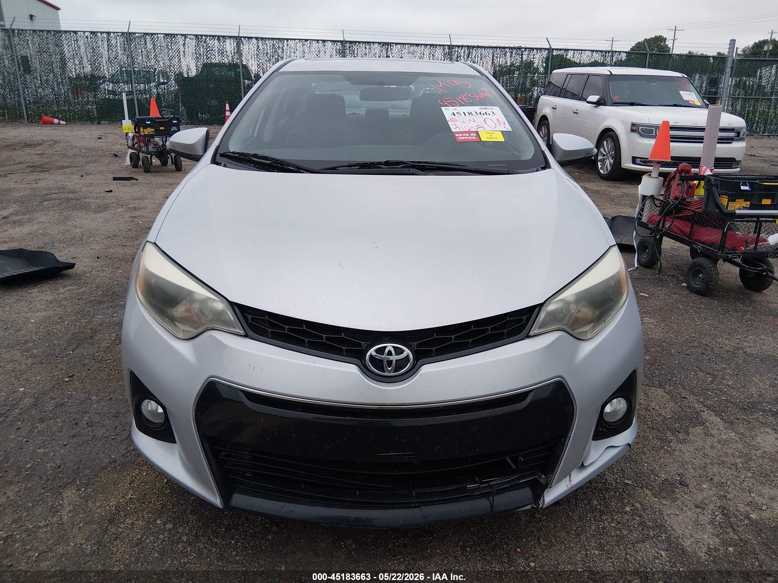 2015 Toyota Corolla S Plus Серебряный vin: 5YFBURHE3FP231393