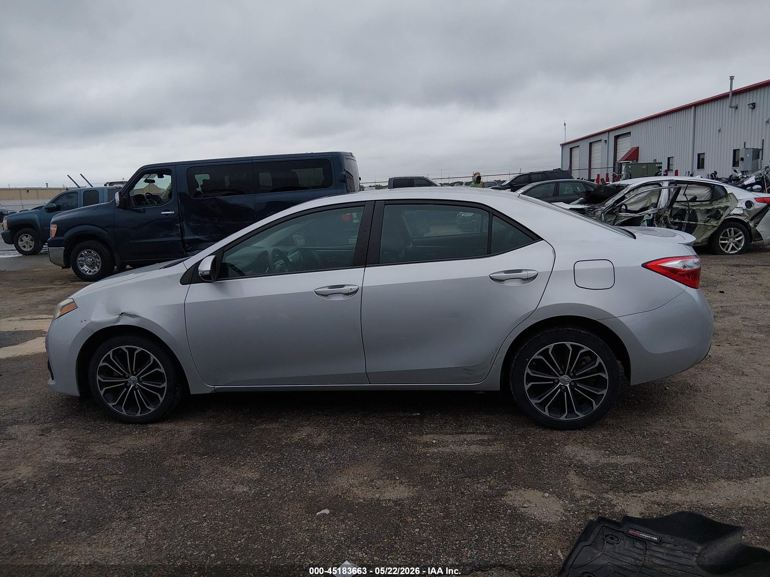 2015 Toyota Corolla S Plus Серебряный vin: 5YFBURHE3FP231393