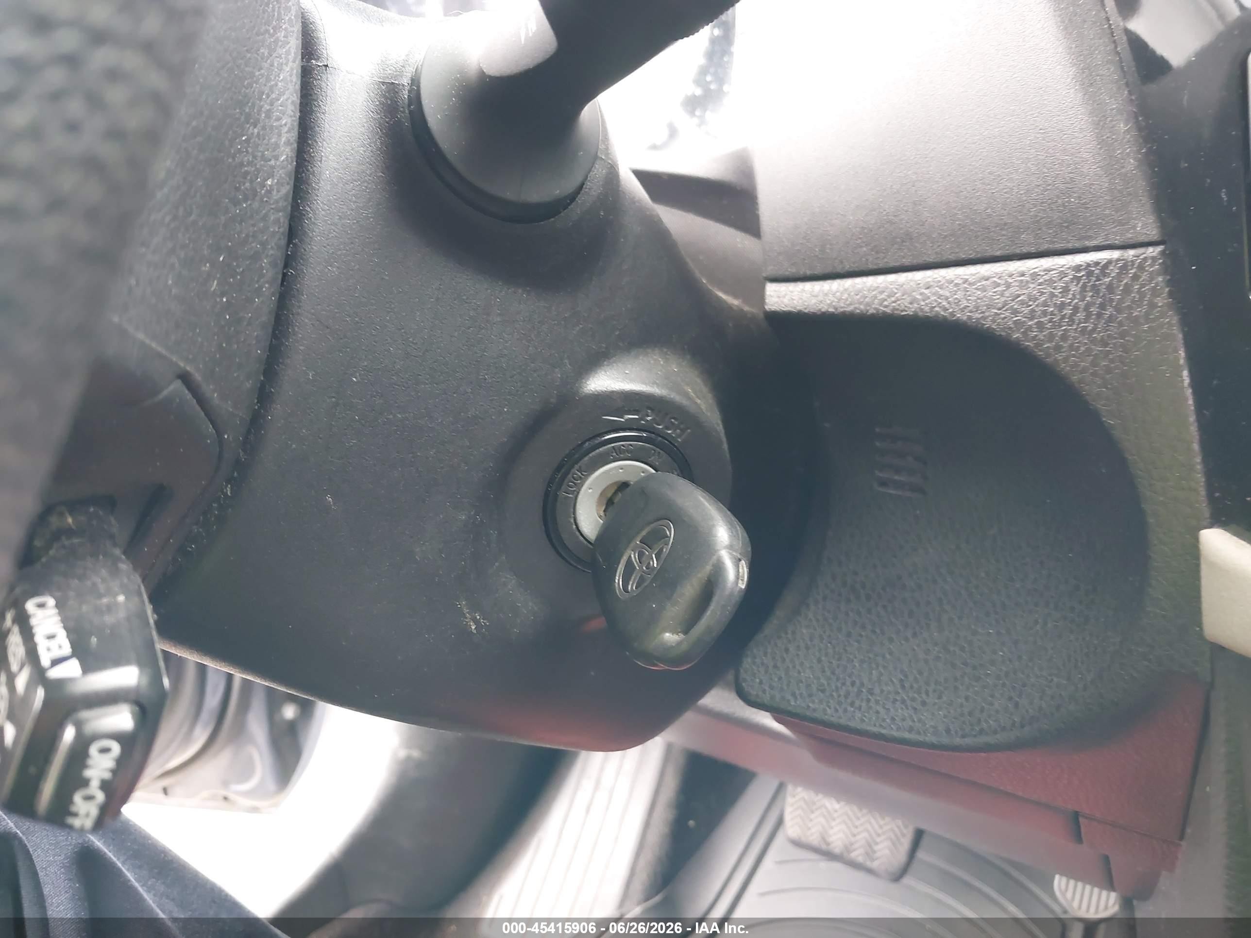 2015 Toyota Corolla Le Gray vin: 5YFBURHE3FP235265