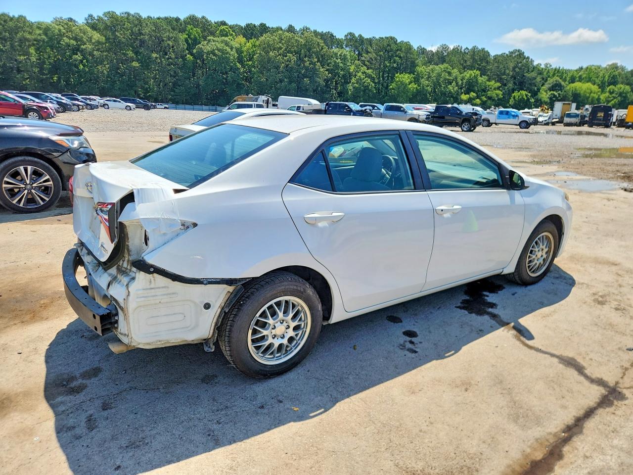 2015 Toyota Corolla L White vin: 5YFBURHE3FP246296