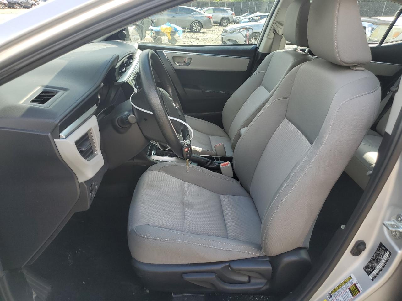 2015 Toyota Corolla Le Silver vin: 5YFBURHE3FP280397