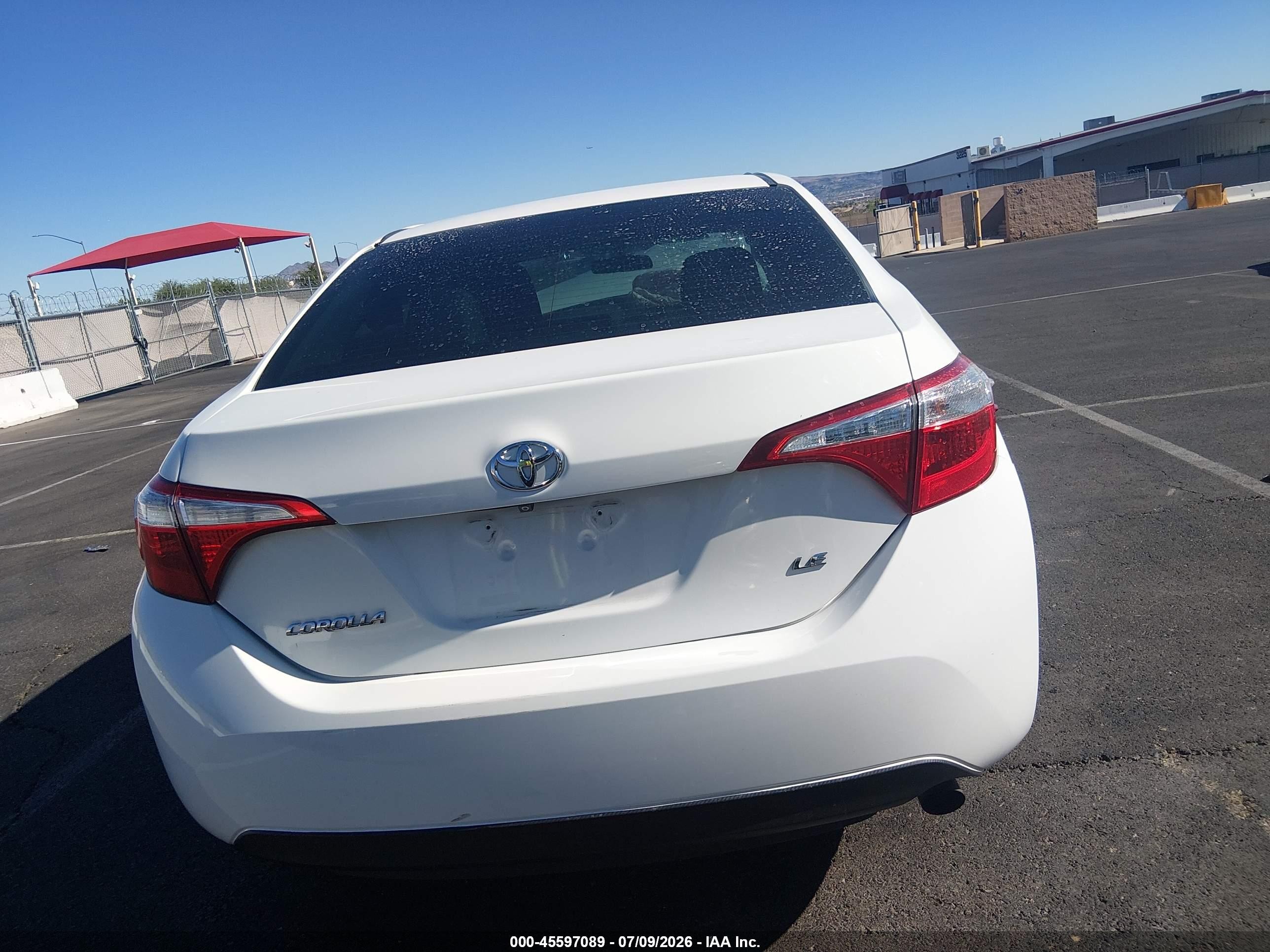 2015 Toyota Corolla Le White vin: 5YFBURHE3FP283431