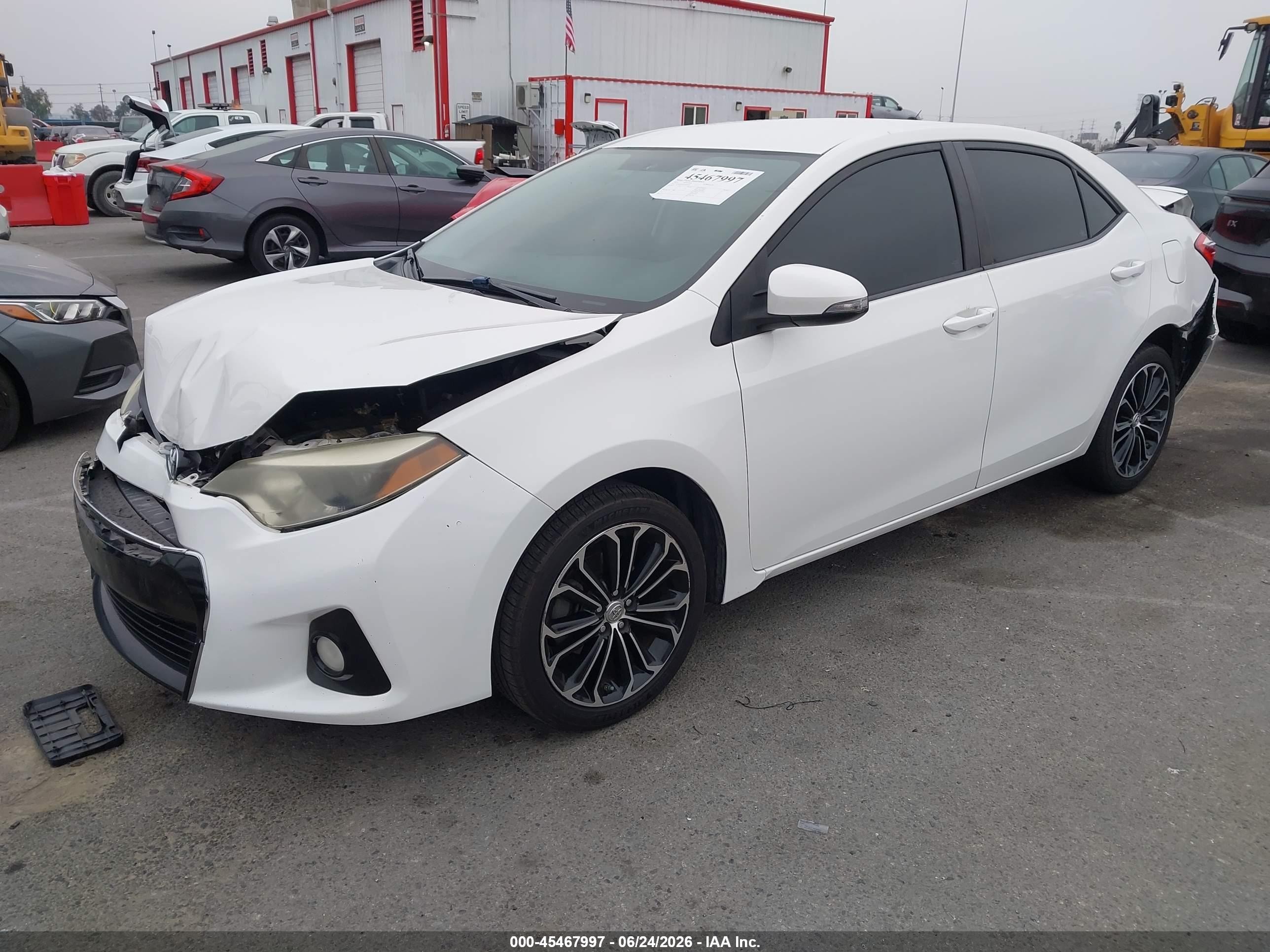 2015 Toyota Corolla S Plus White vin: 5YFBURHE3FP294414