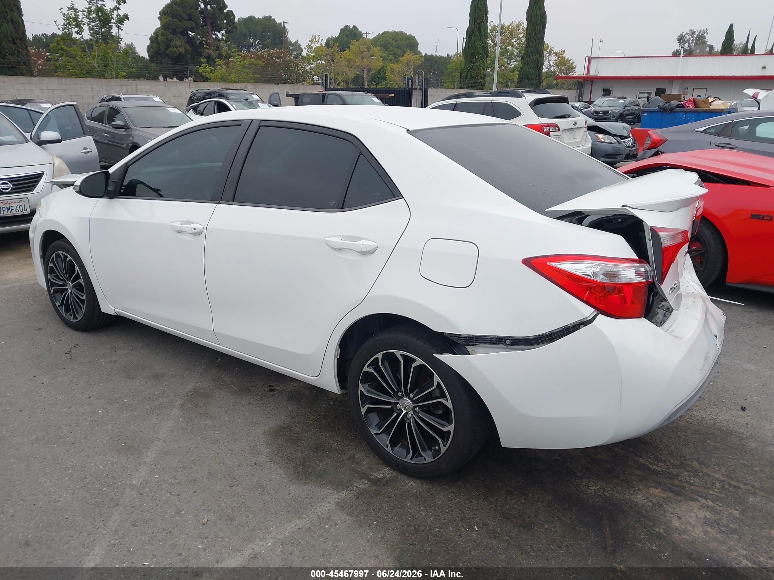 2015 Toyota Corolla S Plus White vin: 5YFBURHE3FP294414
