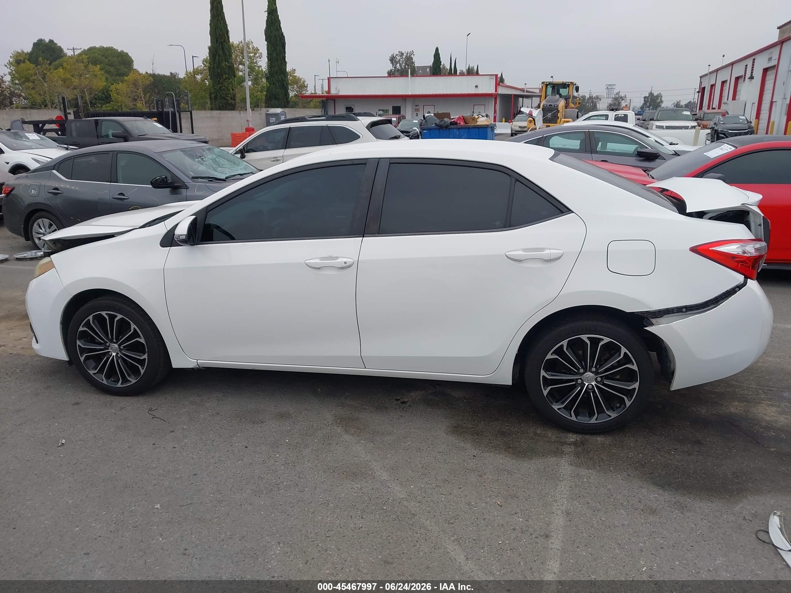 2015 Toyota Corolla S Plus White vin: 5YFBURHE3FP294414