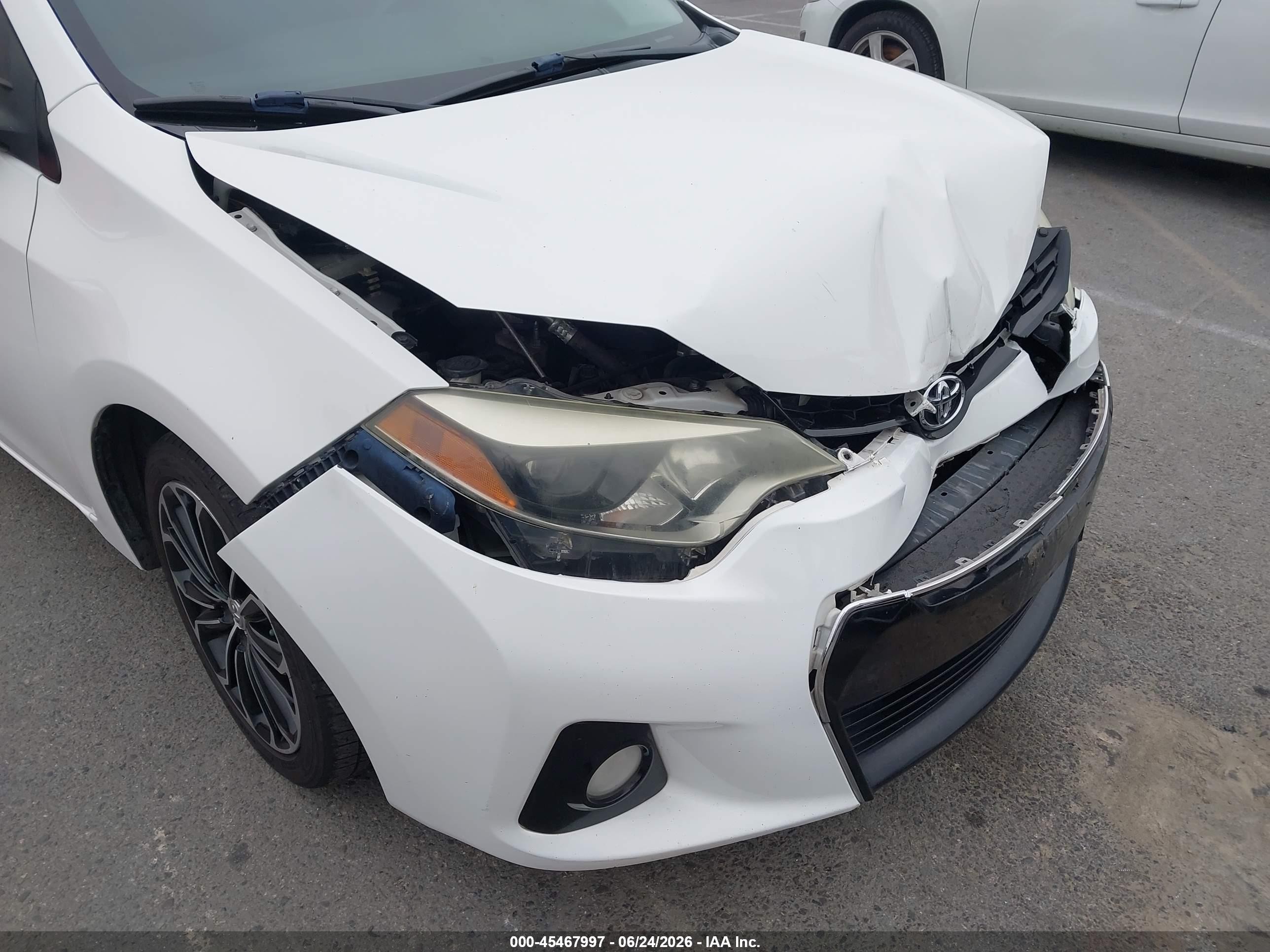 2015 Toyota Corolla S Plus White vin: 5YFBURHE3FP294414
