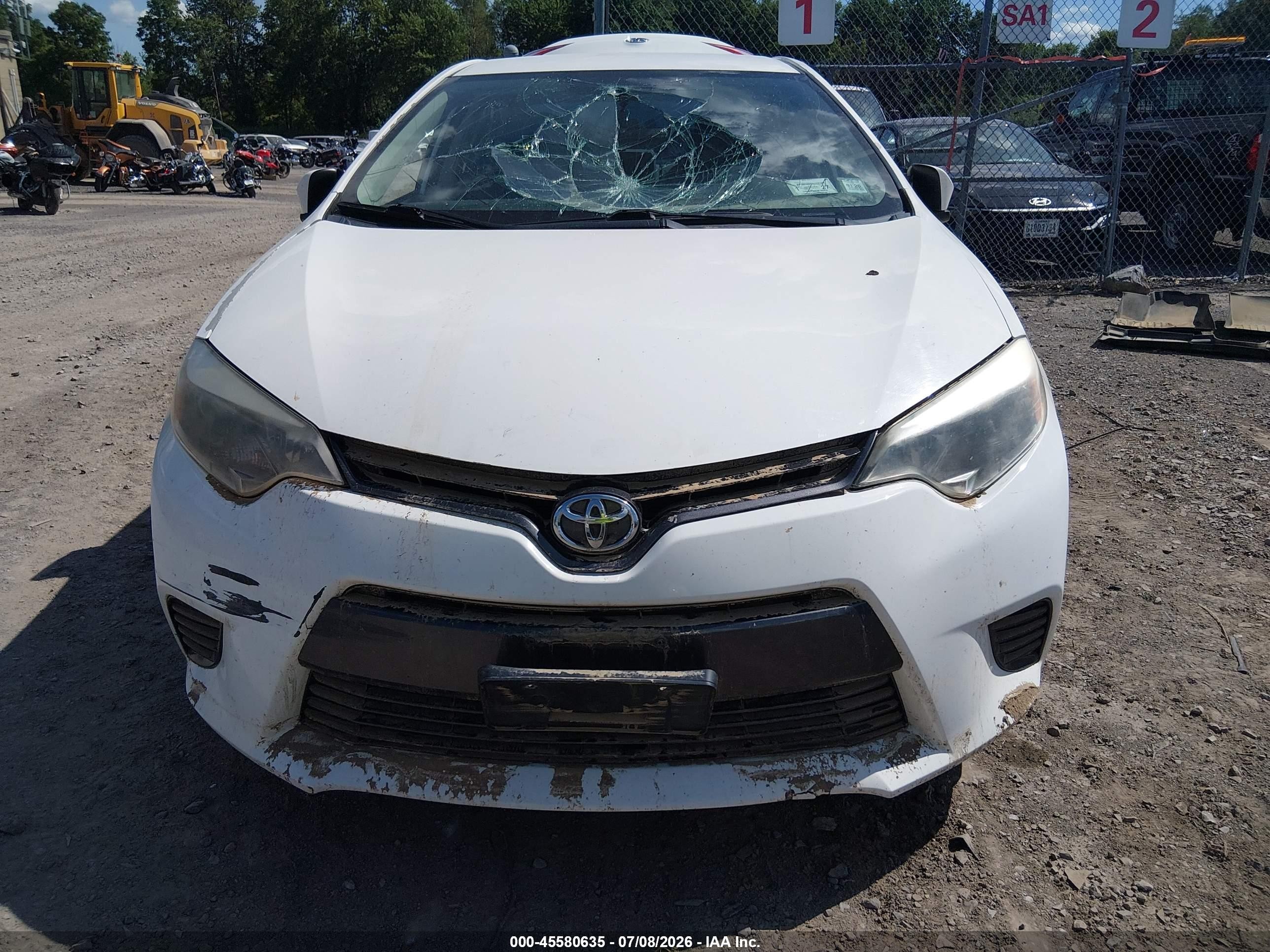 2015 Toyota Corolla Le White vin: 5YFBURHE3FP299113