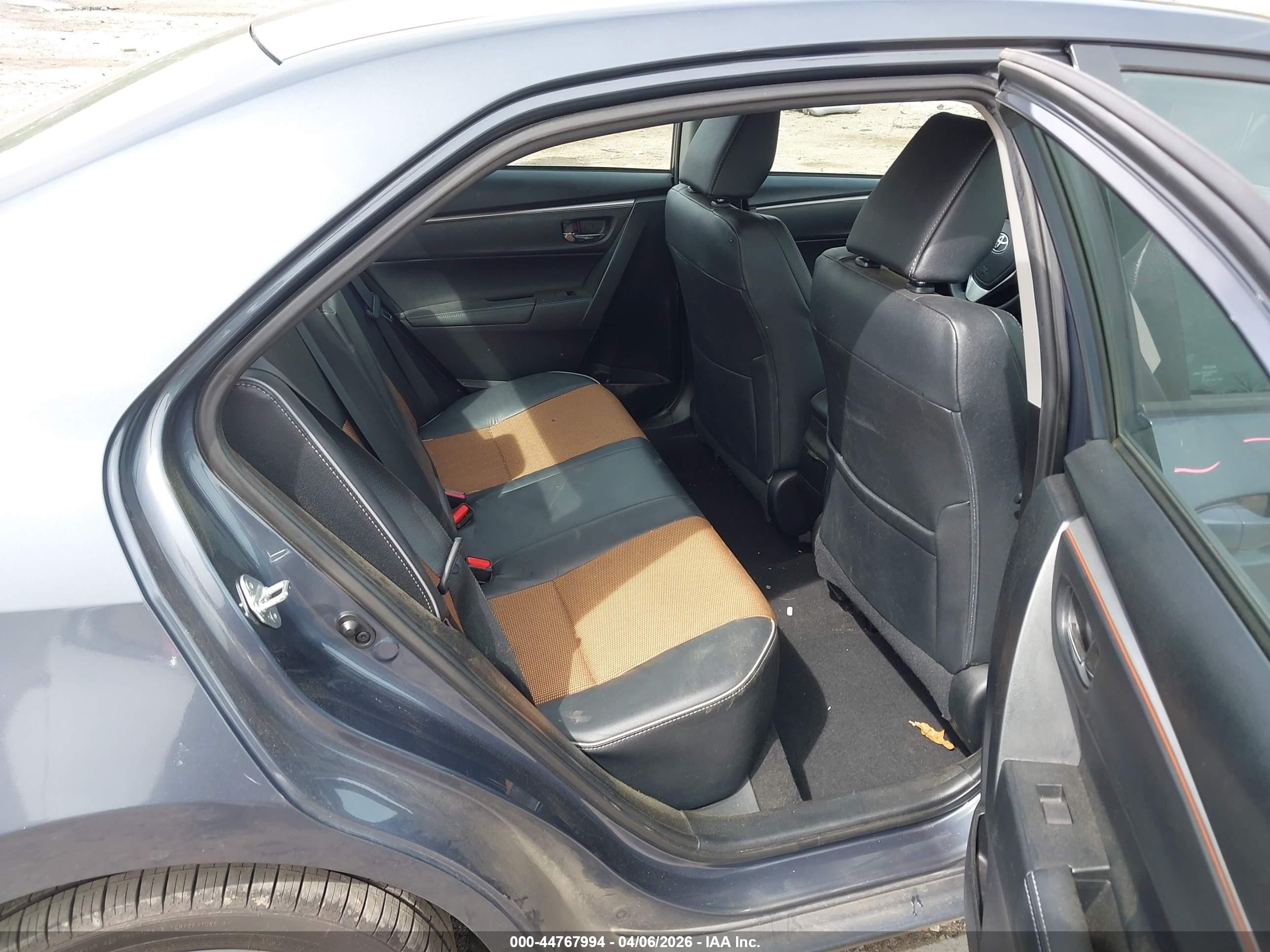 2015 Toyota Corolla S Plus Dark Blue vin: 5YFBURHE3FP305377