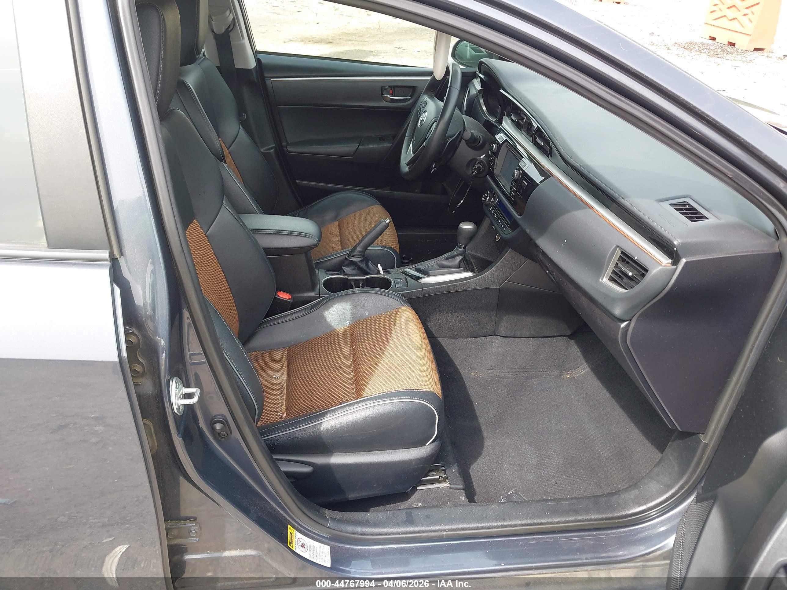 2015 Toyota Corolla S Plus Dark Blue vin: 5YFBURHE3FP305377