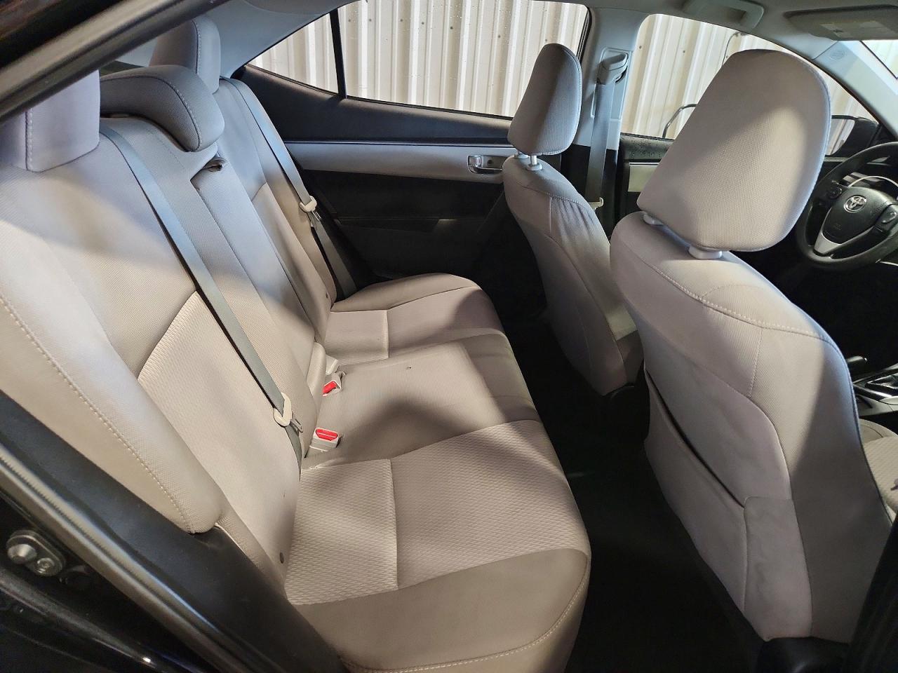 2015 Toyota Corolla Le Black vin: 5YFBURHE3FP332224