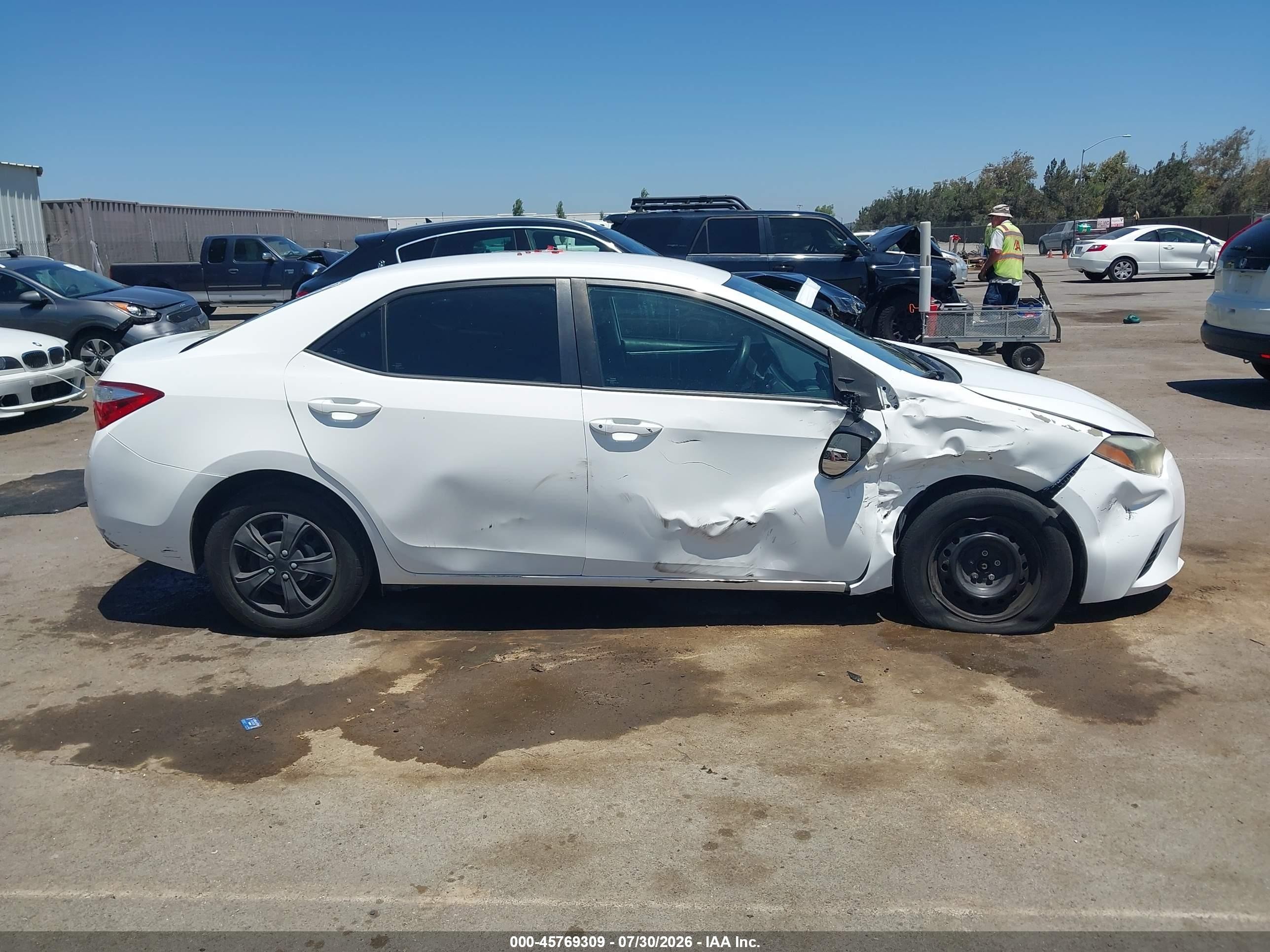 2016 Toyota Corolla L White vin: 5YFBURHE3GP371509