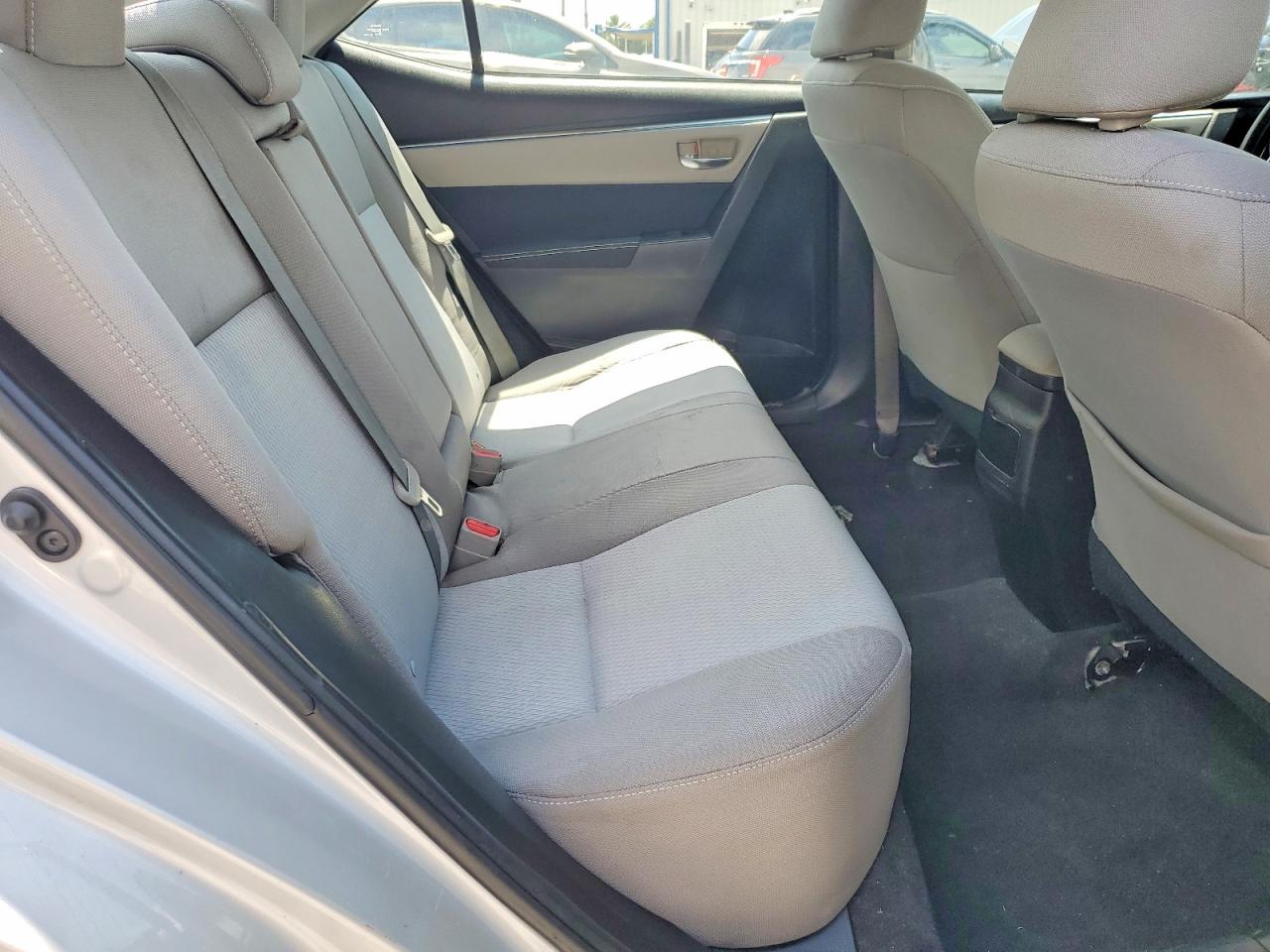 2016 Toyota Corolla Le Серебряный vin: 5YFBURHE3GP382137