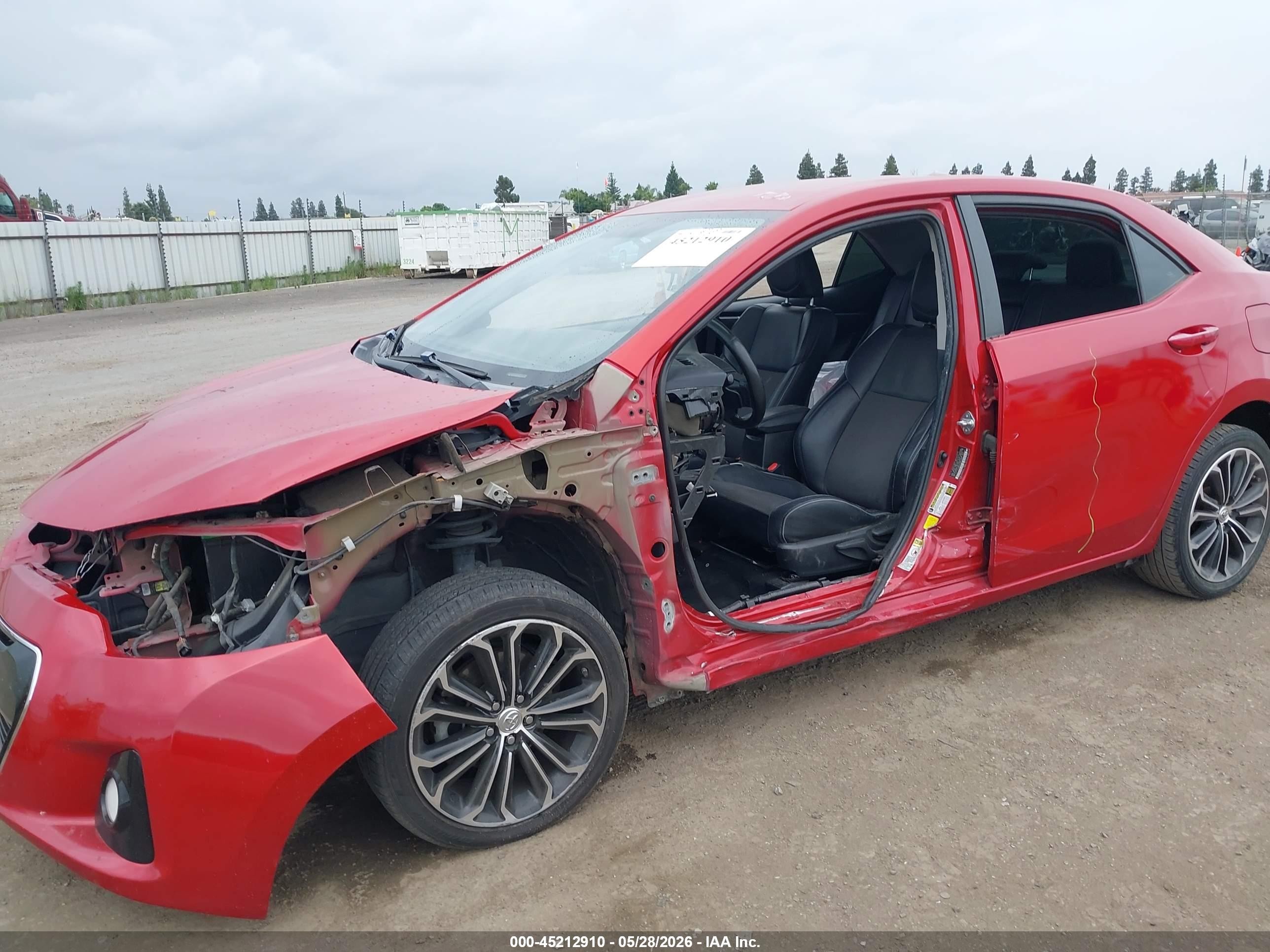 2016 Toyota Corolla S Plus Red vin: 5YFBURHE3GP418618