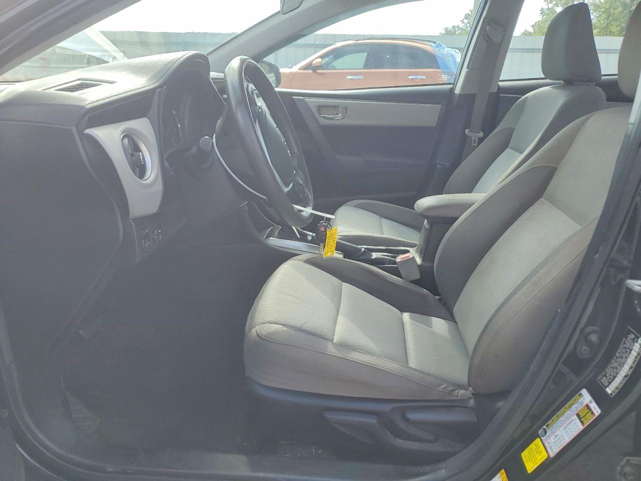 2018 Toyota Corolla Le Черный vin: 5YFBURHE3JP828343