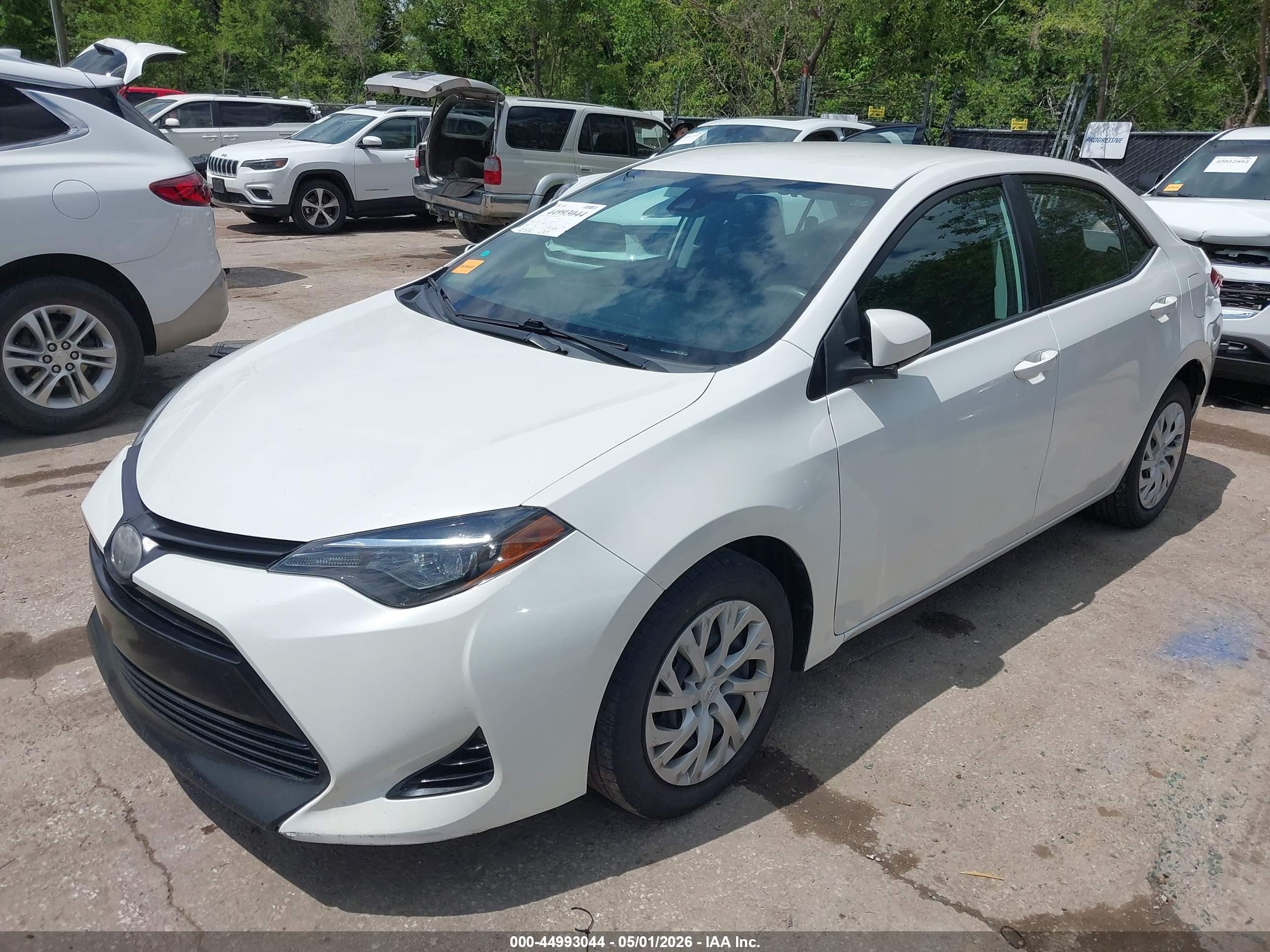 2019 Toyota Corolla Le White vin: 5YFBURHE3KP858069