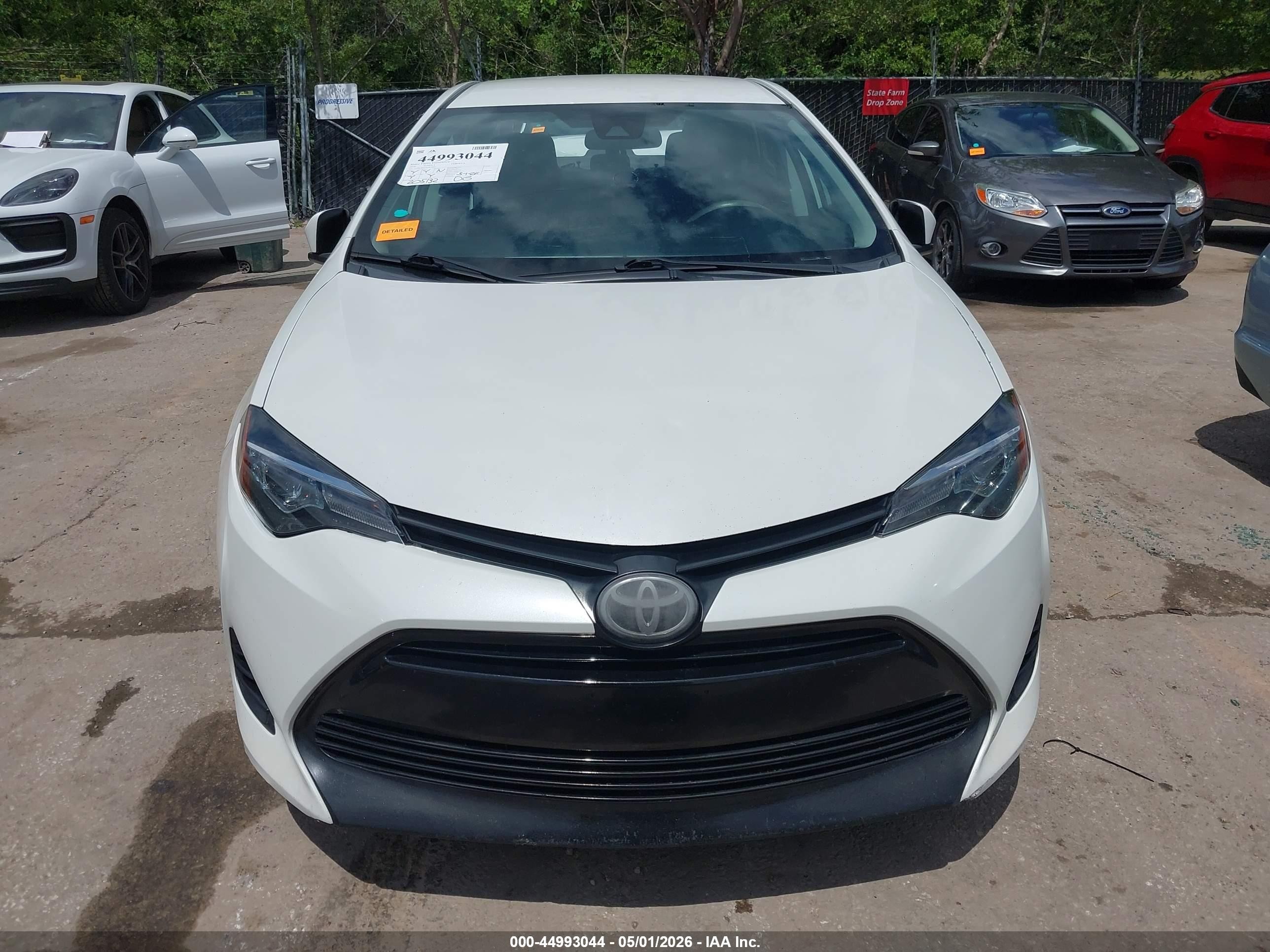 2019 Toyota Corolla Le White vin: 5YFBURHE3KP858069