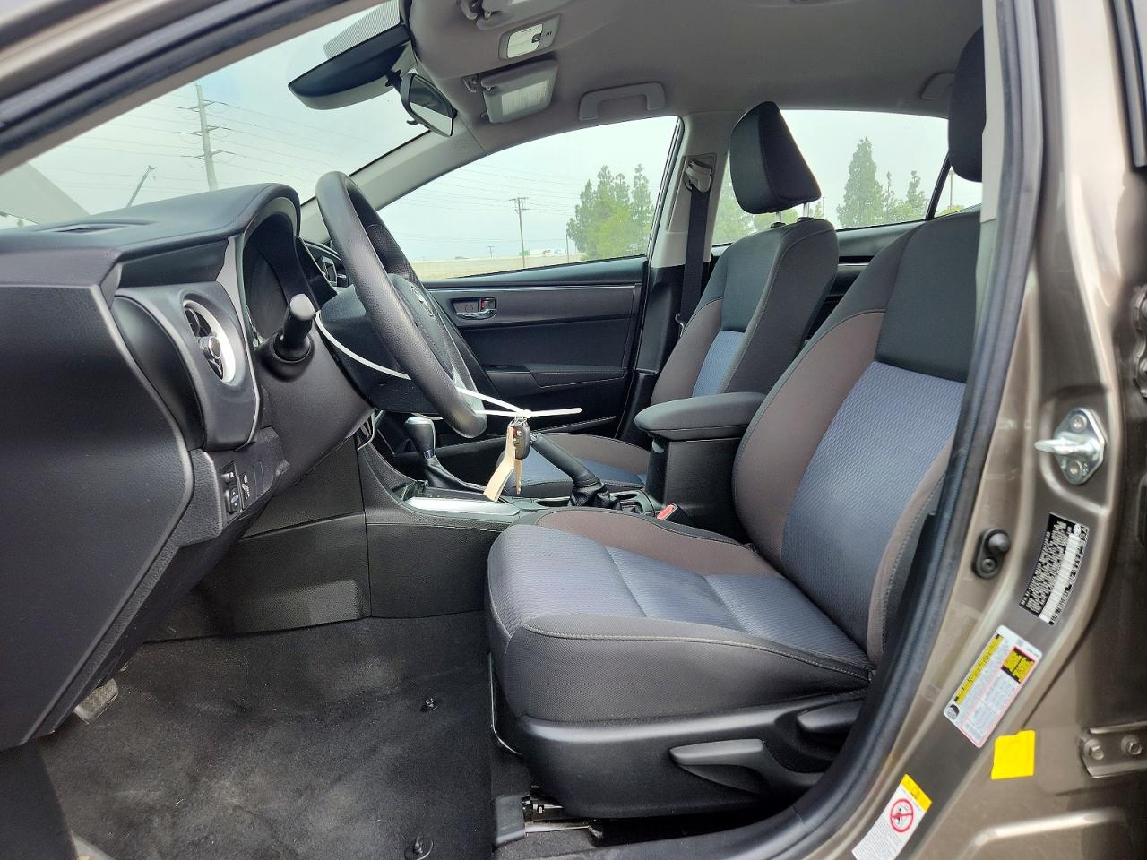 2019 Toyota Corolla Le Gray vin: 5YFBURHE3KP935006