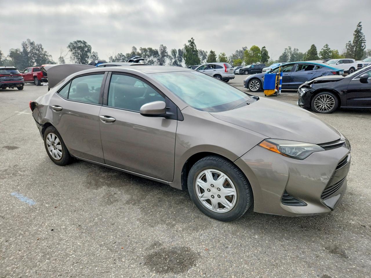2019 Toyota Corolla Le Gray vin: 5YFBURHE3KP935006