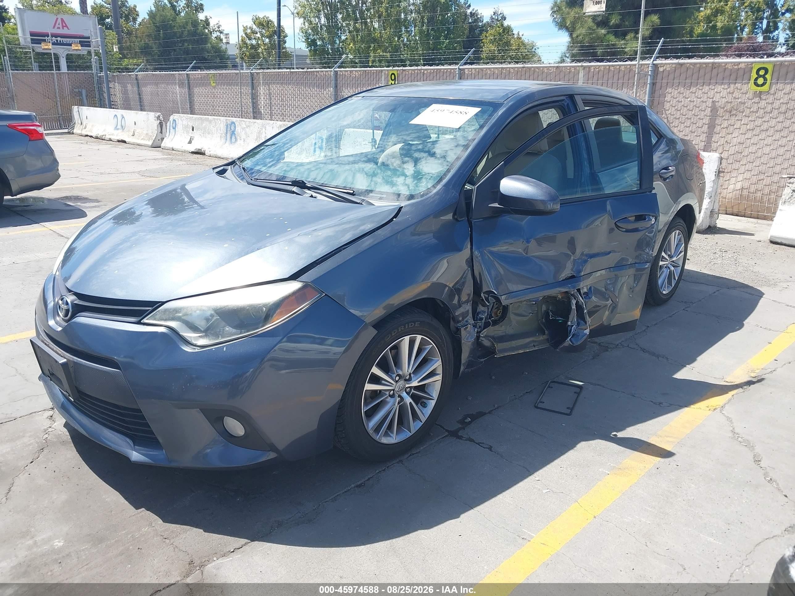 2014 Toyota Corolla Le Plus Blue vin: 5YFBURHE4EP014322