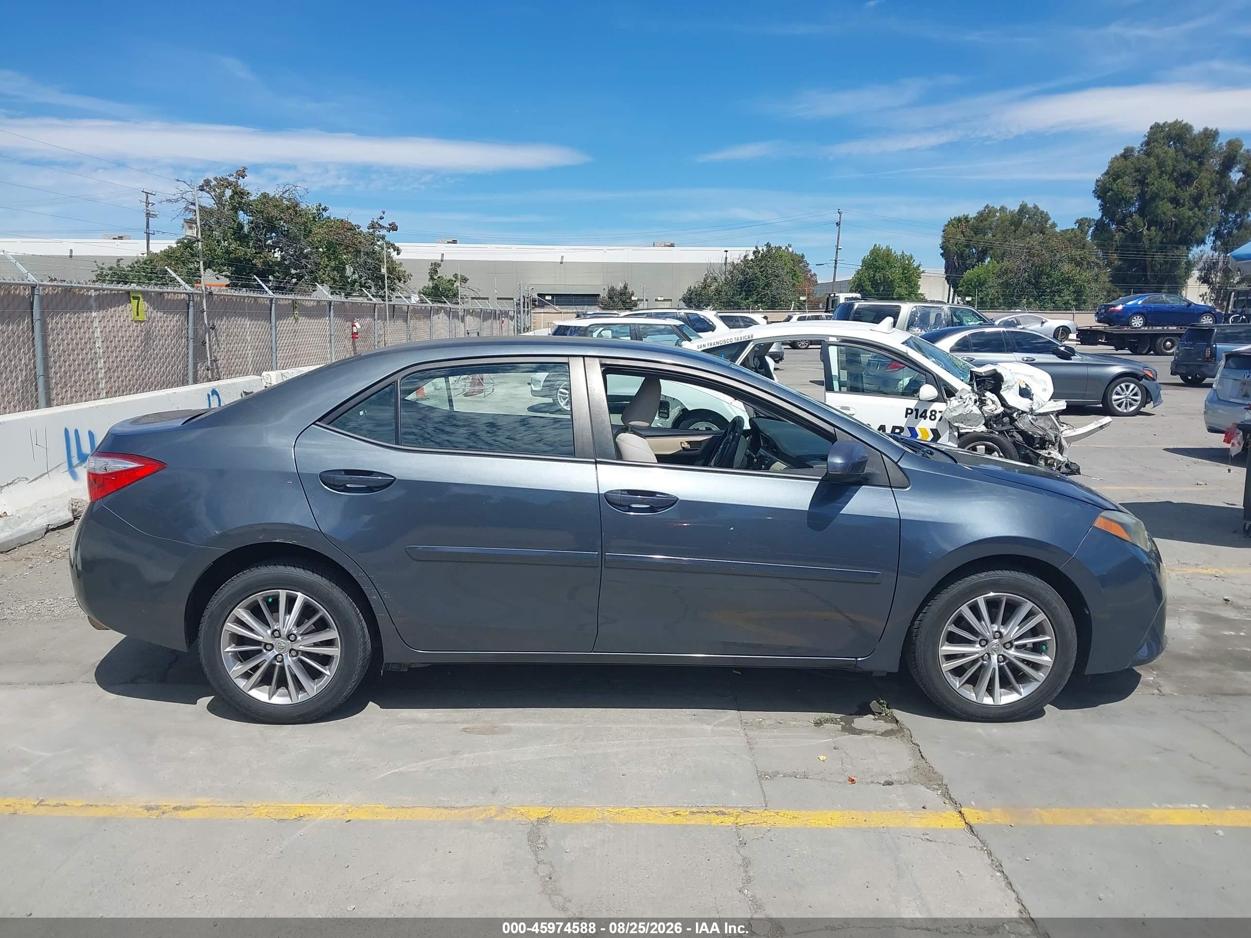 2014 Toyota Corolla Le Plus Blue vin: 5YFBURHE4EP014322