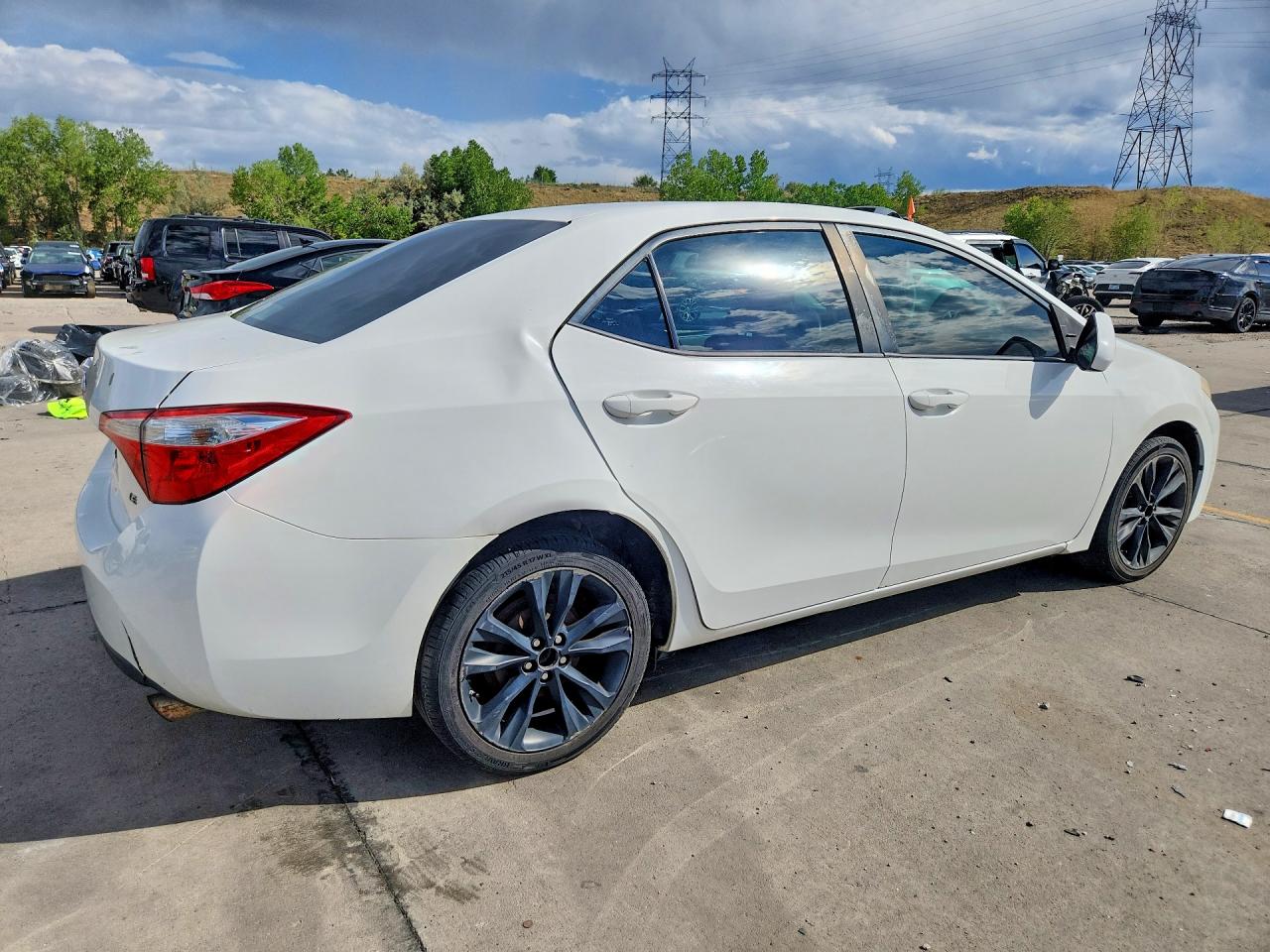 2014 Toyota Corolla Le Plus White vin: 5YFBURHE4EP015731
