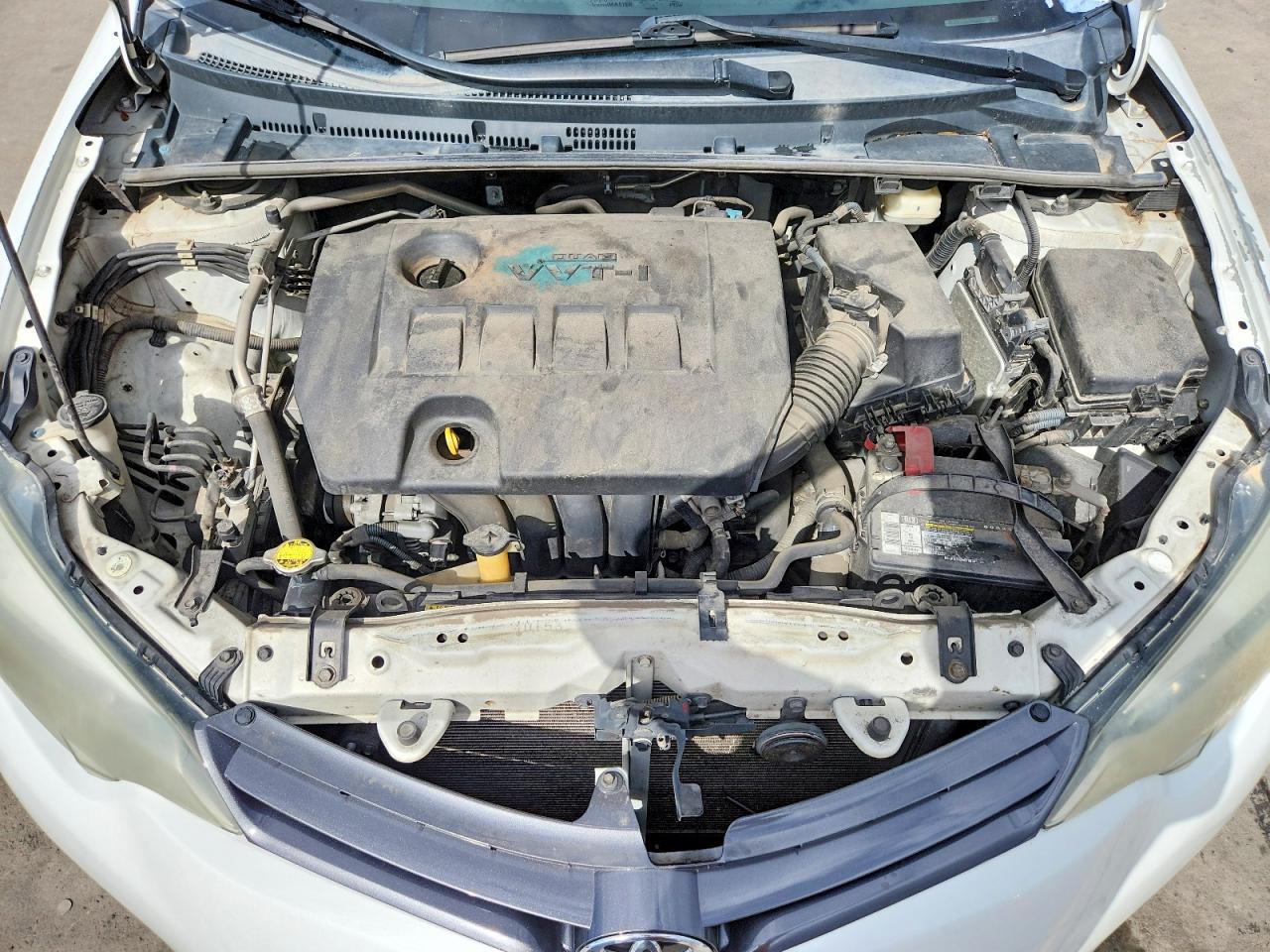 2014 Toyota Corolla Le Plus White vin: 5YFBURHE4EP015731