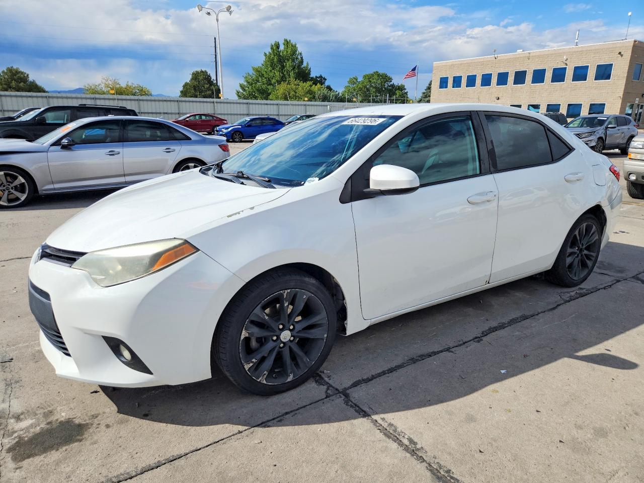 2014 Toyota Corolla Le Plus White vin: 5YFBURHE4EP015731