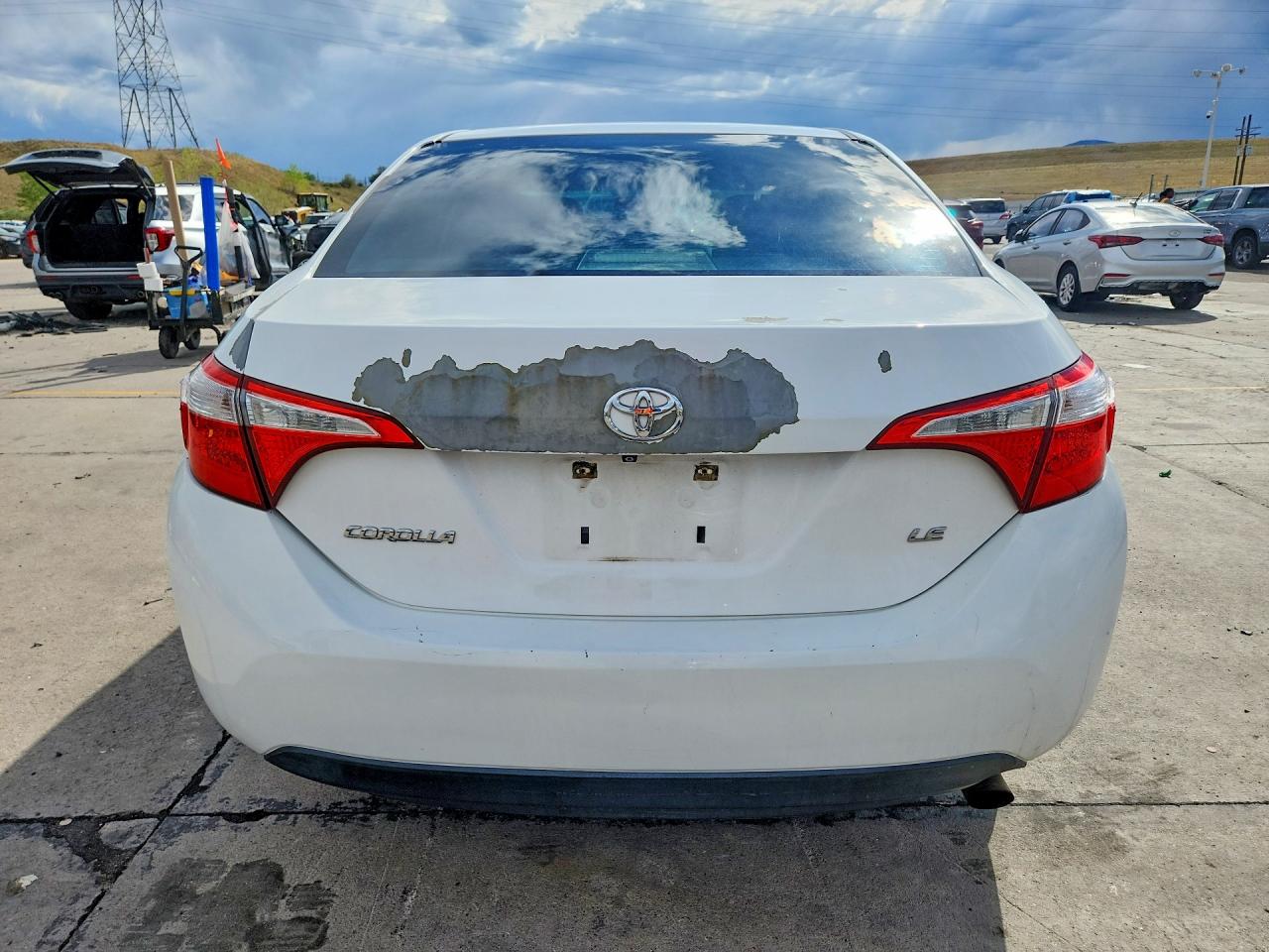2014 Toyota Corolla Le Plus White vin: 5YFBURHE4EP015731