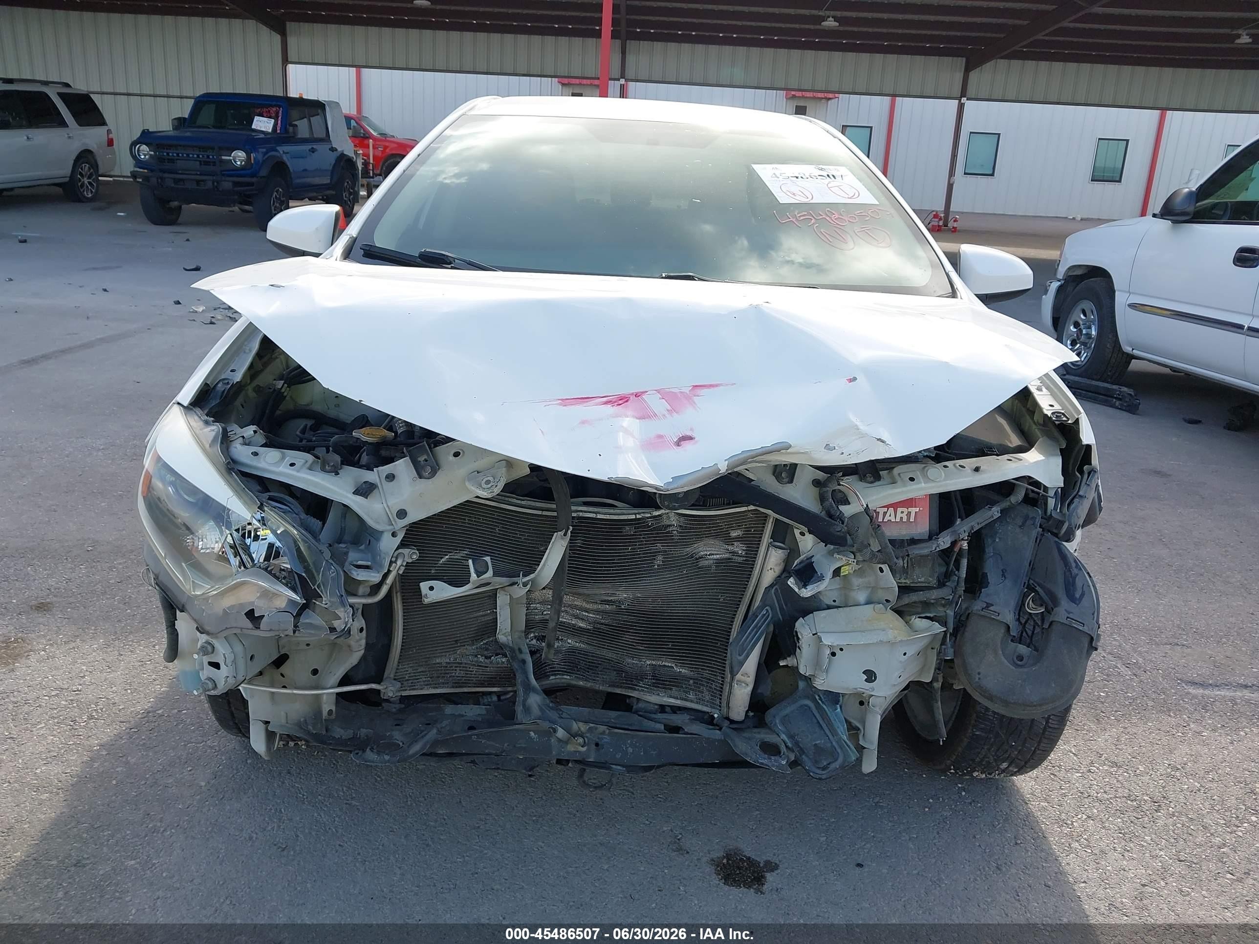 2014 Toyota Corolla Le White vin: 5YFBURHE4EP020167