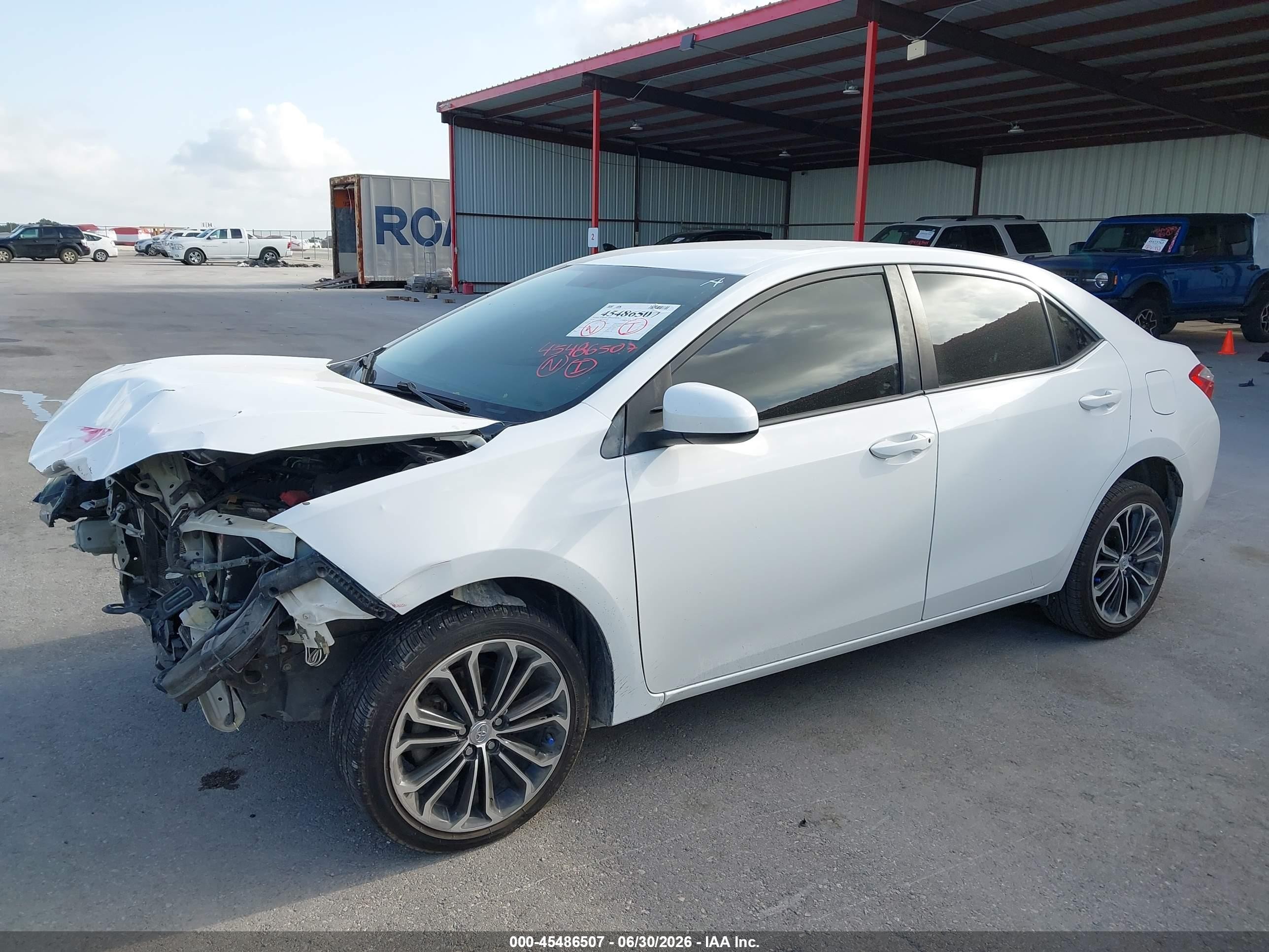 2014 Toyota Corolla Le White vin: 5YFBURHE4EP020167